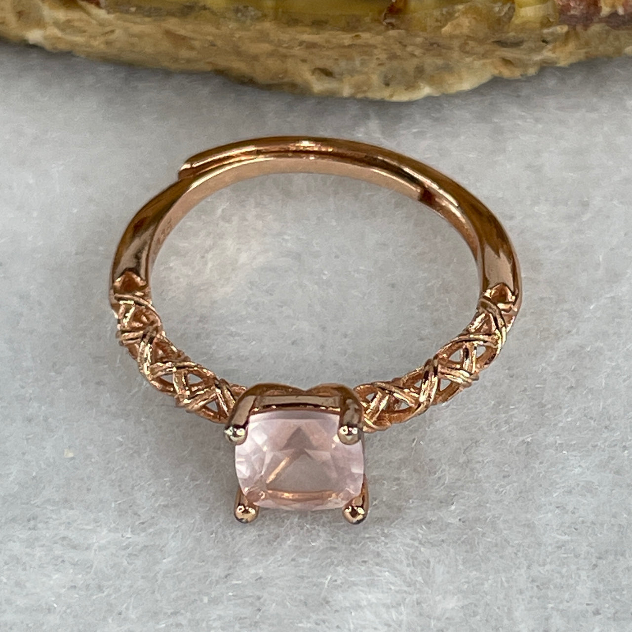 Natural-Rose-Quartz-Bead-in-S925-Sliver-Gold-Color-Ring-1.79g-6.6-by-4.5mm-(Adjustable Size)
