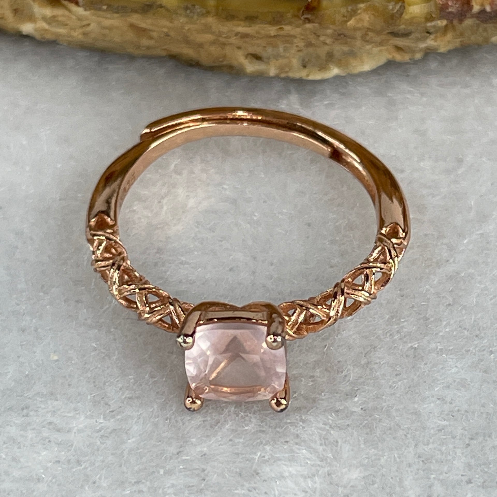 Natural-Rose-Quartz-Bead-in-S925-Sliver-Gold-Color-Ring-1.79g-6.6-by-4.5mm-(Adjustable Size)