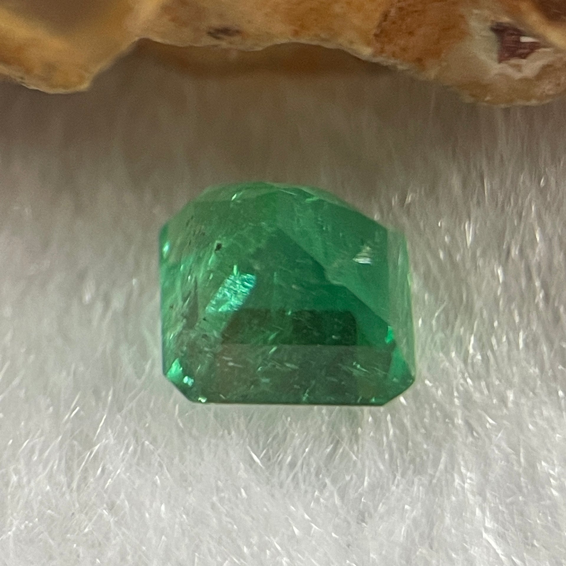 Natural Colombia Green Emerald (Beryl) Cut-Cornered Rectangular step cut 0.83ct 5.4 by 4.9 by 4.3mm - Huangs Jadeite and Jewelry Pte Ltd