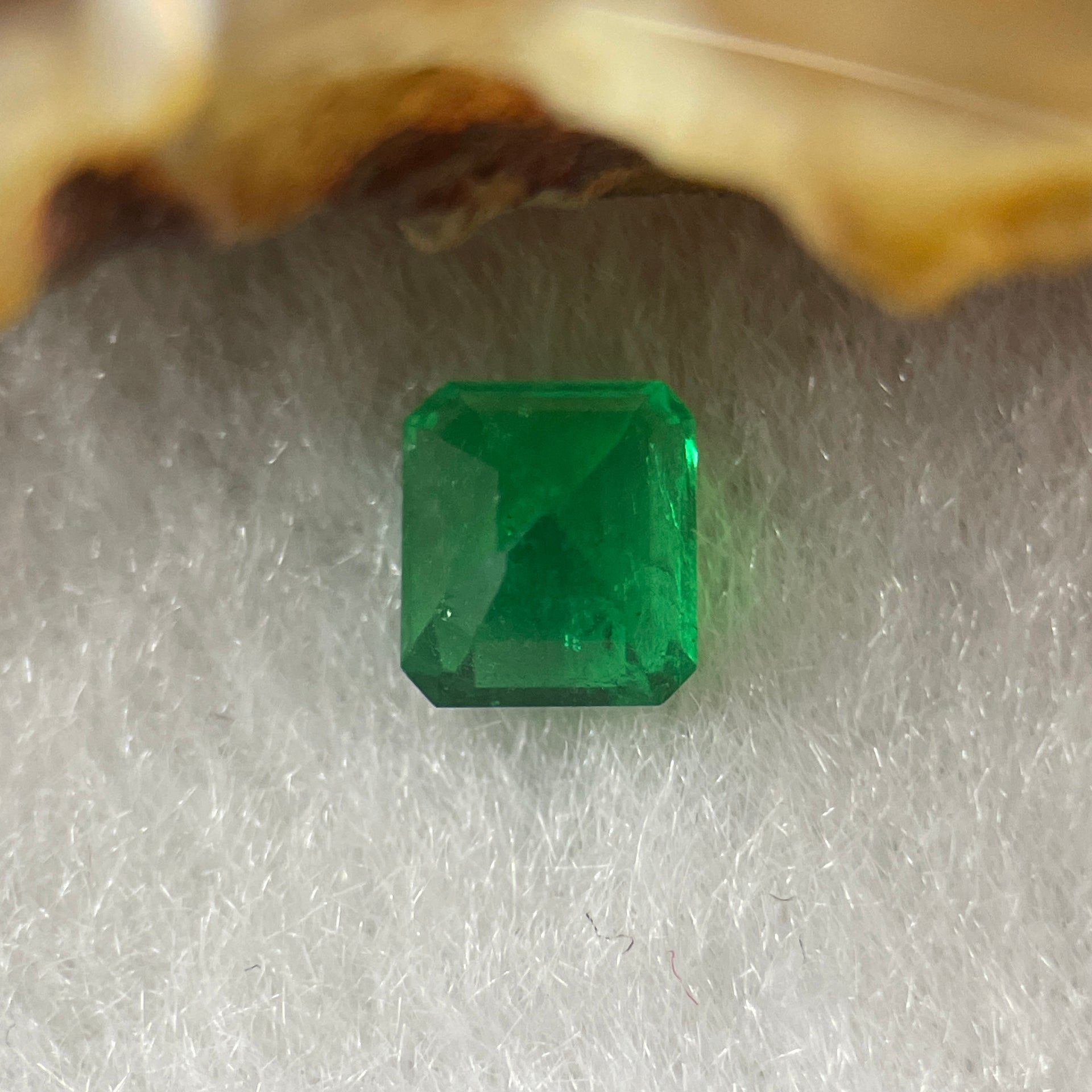 Natural Colombia Green Emerald (Beryl) Cut-Cornered Rectangular step cut 0.70cts 5.5 by 4.7 by 4.0mm - Huangs Jadeite and Jewelry Pte Ltd