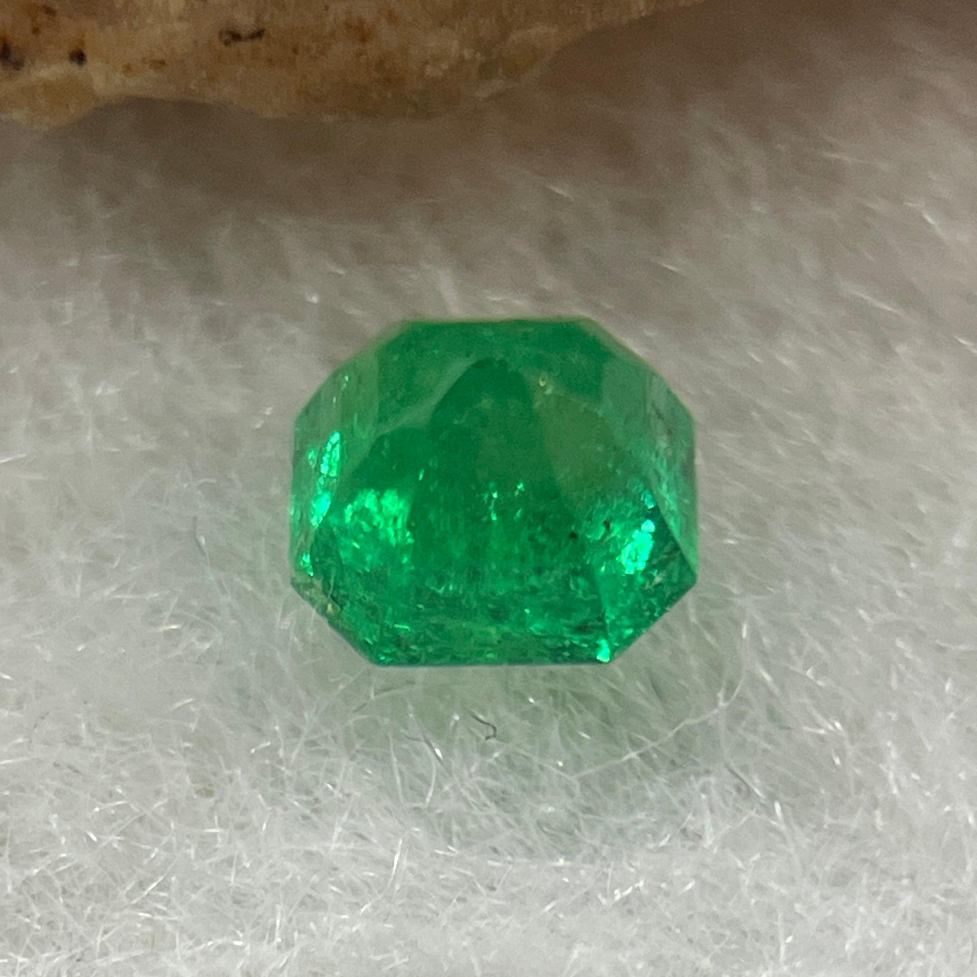 Natural Colombia Vivid Green Emerald (Beryl) Cut-Cornered Square Step cut 0.41ct 4.1 by 4.1 by 3.6mm - Huangs Jadeite and Jewelry Pte Ltd