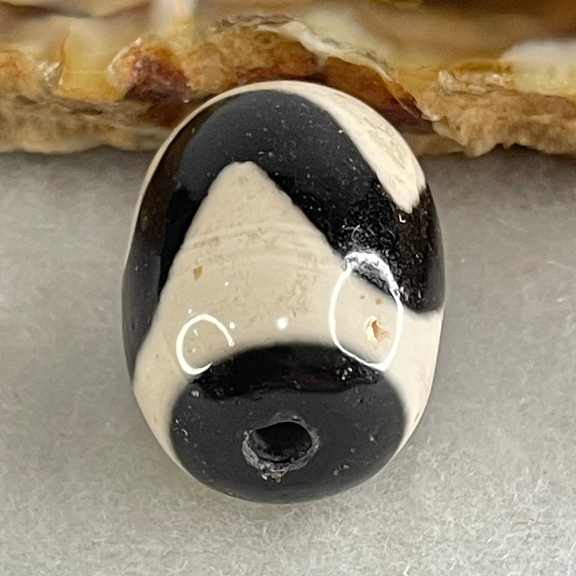 Natural Powerful Tibetan Old Oily Agate Tiger Tooth Daluo Dzi Bead Heavenly Master (Tian Zhu) 虎呀天诛 4.88g 17.4 by 13.2mm - Huangs Jadeite and Jewelry Pte Ltd