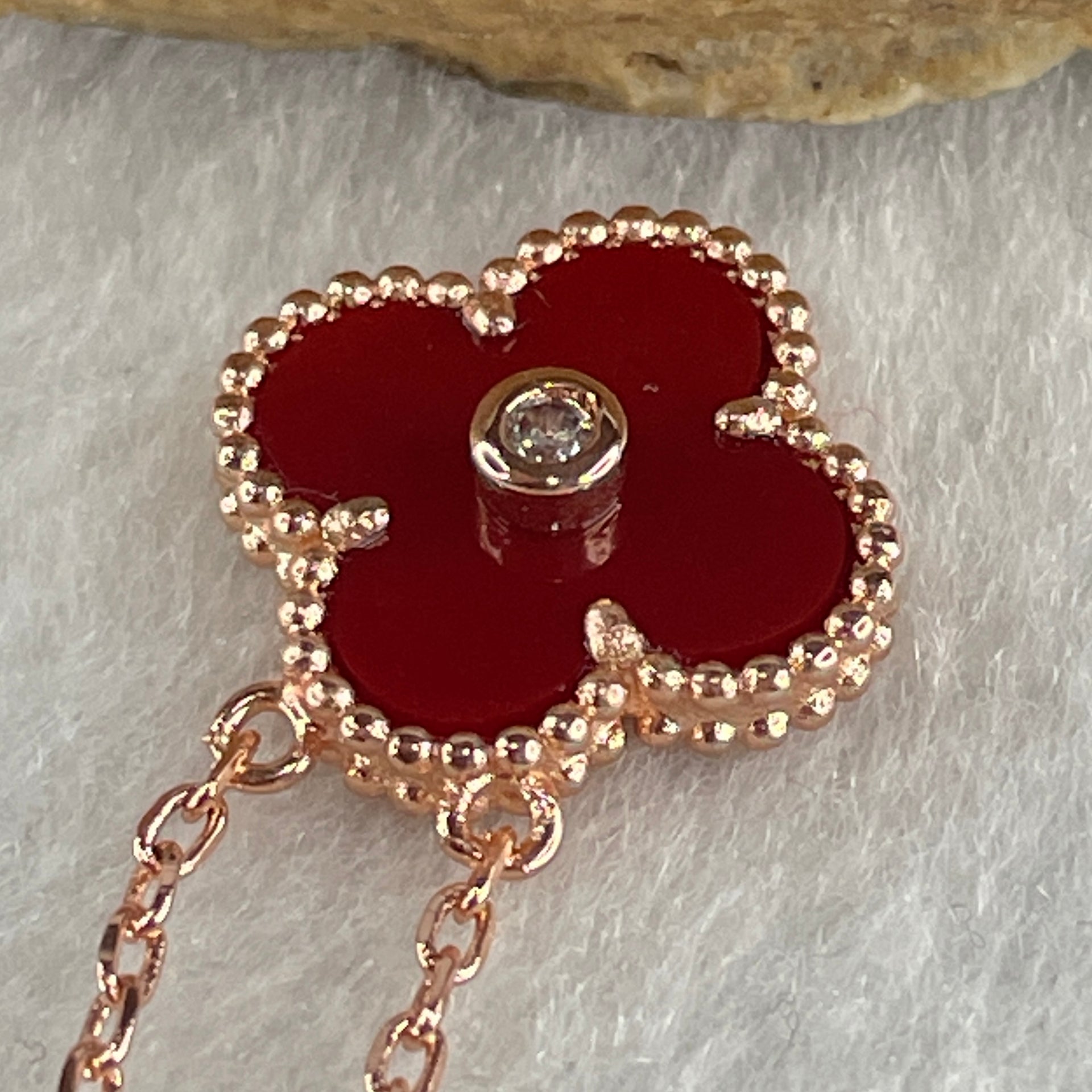 0.15Ct Colourless Round Brilliant Diameter 3.25mm VVS1 Excellent Cut Moissanite Excellent Polish Excellent Symmetry None Florescence in S925 Gold Color Red 4 Leaf Clover Necklace Length 36-45cm GRA 321966017 - Huangs Jadeite and Jewelry Pte Ltd