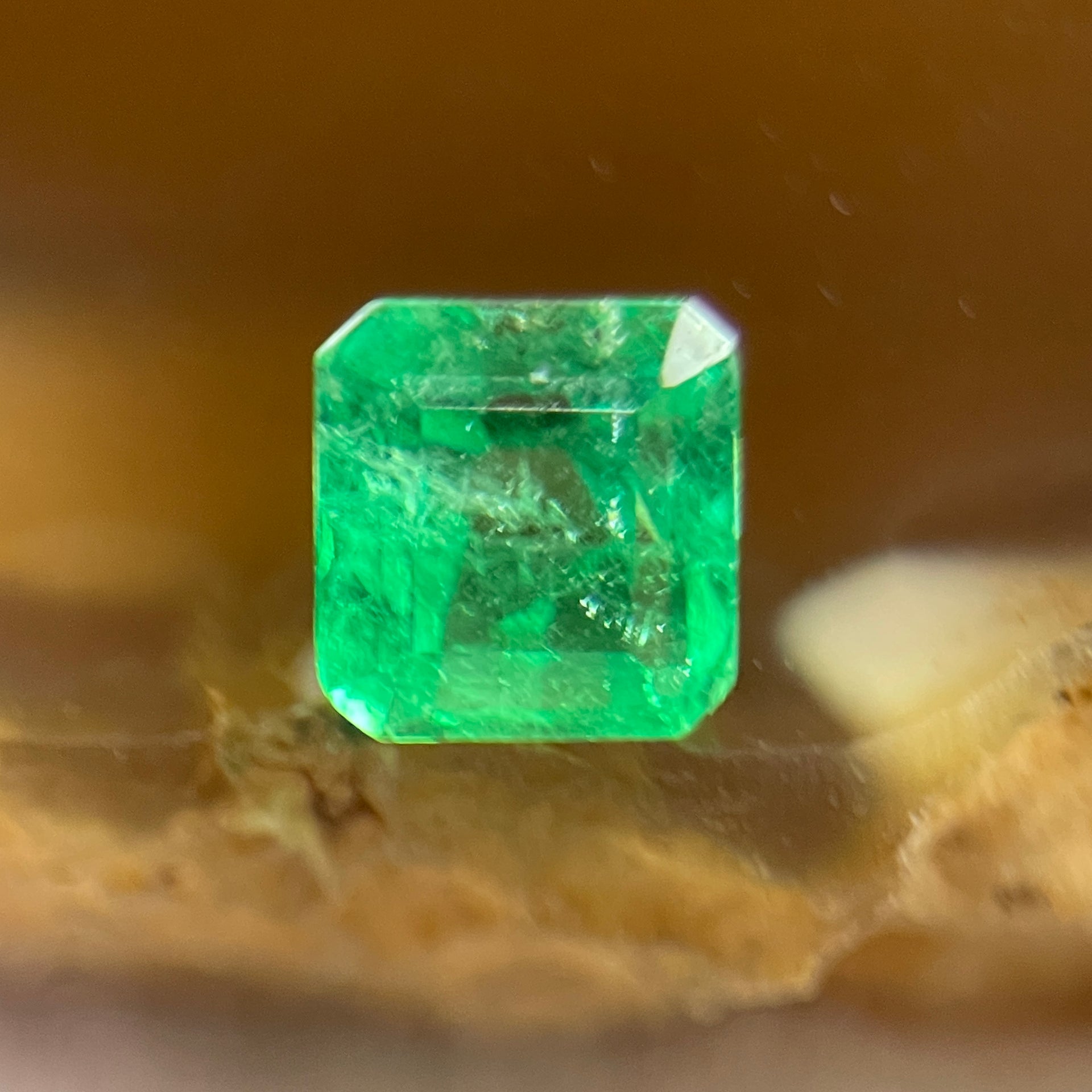 Natural Colombia Green Emerald (Beryl) Cut-Cornered Rectangular step cut 0.83ct 5.4 by 4.9 by 4.3mm - Huangs Jadeite and Jewelry Pte Ltd