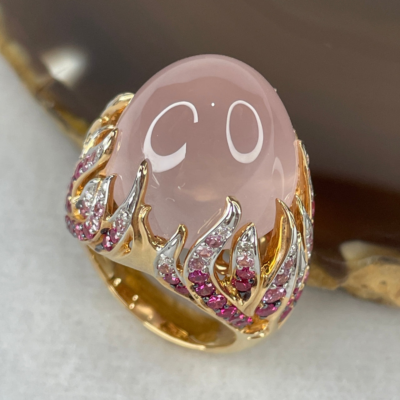 High Jewelry 28.39ct Natural Rose Quartz, 1.78ct Natural Sapphire & 0.15ct Diamond 18K Gold Cocktail Ring | Statement Solid Gold Gemstone Ring (20.5g | US 6.2 / HK 13.5)