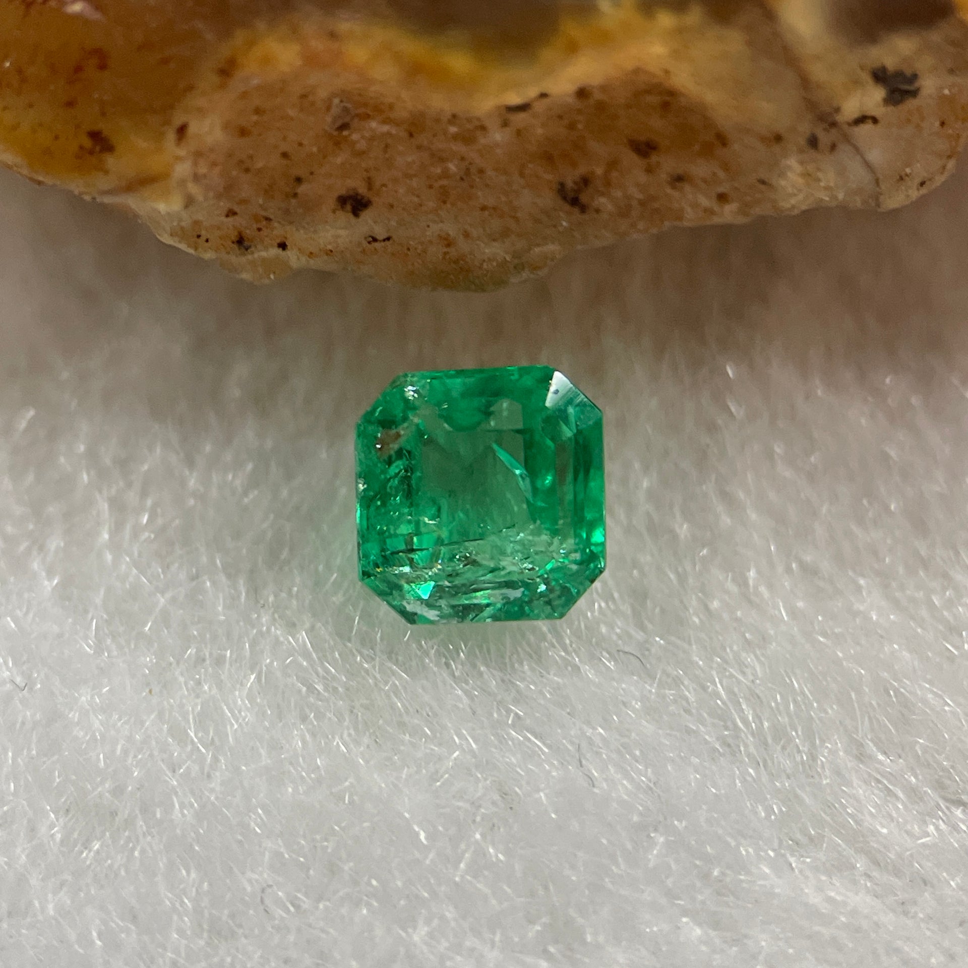 Natural Colombia Green Emerald (Beryl) Cut-Cornered Rectangular step cut 0.52ct 4.8 by 4.7 by 3.5mm - Huangs Jadeite and Jewelry Pte Ltd