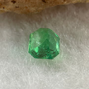 Natural Colombia Vivid Green Emerald (Beryl) Cut-Cornered Rectangular Step cut 0.42ct 4.5 by 4.2 by 3.4mm - Huangs Jadeite and Jewelry Pte Ltd