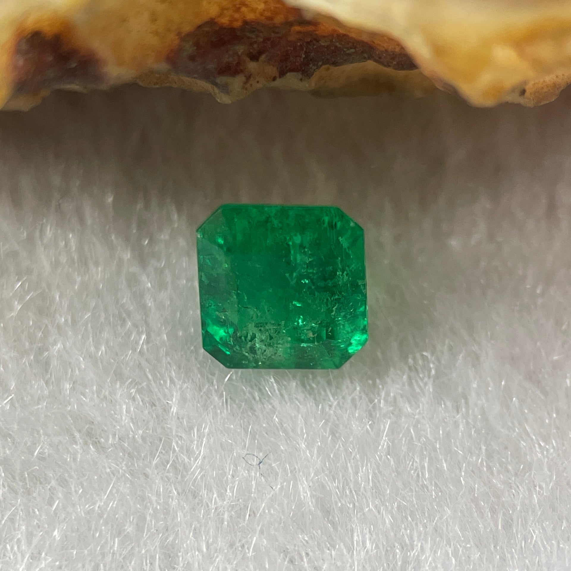 Natural Colombia Green Emerald (Beryl) Cut-Cornered Rectangular step cut 0.71ct 5.3 by 4.9 by 3.7mm - Huangs Jadeite and Jewelry Pte Ltd