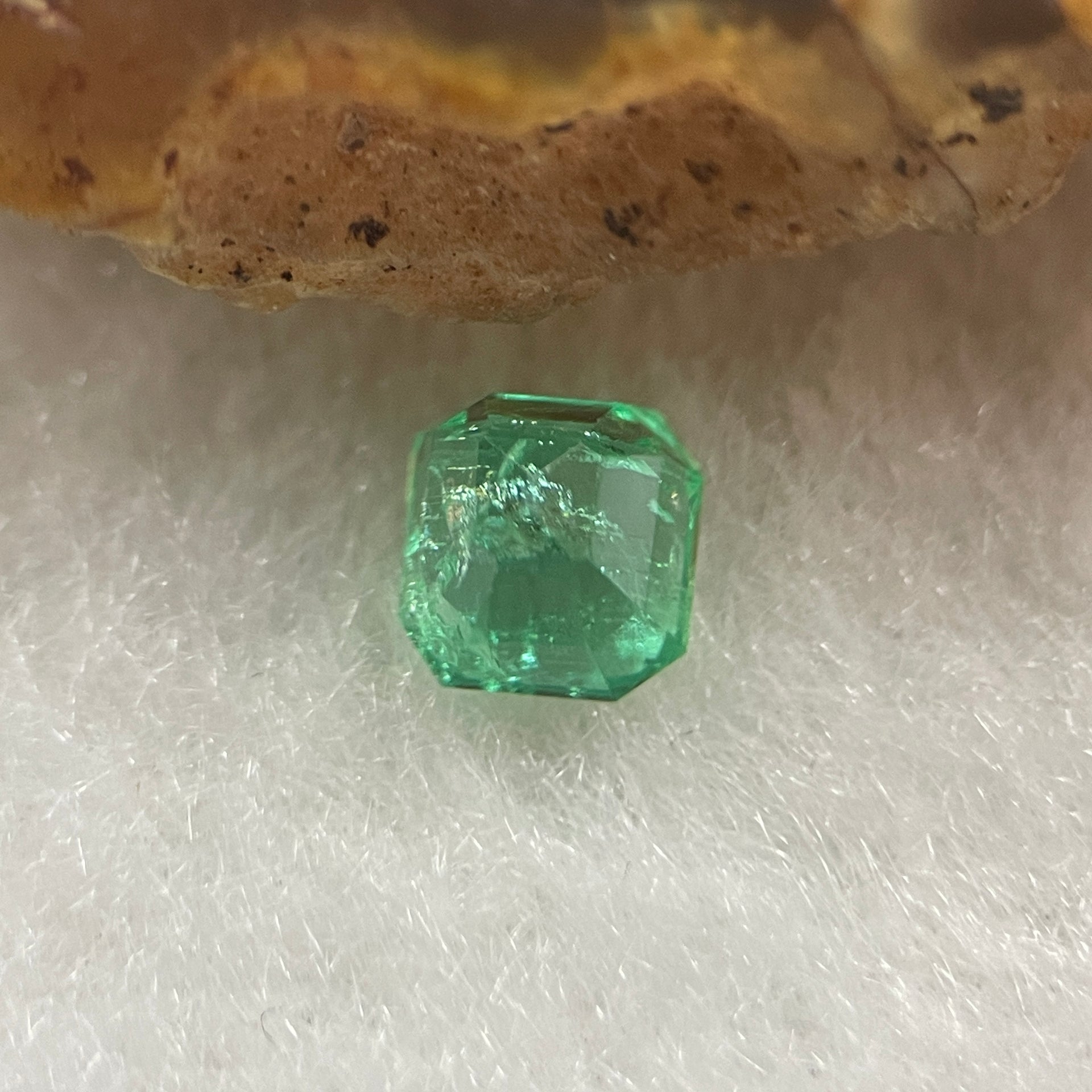 Natural Colombia Green Emerald (Beryl) Cut-Cornered Rectangular step cut 0.68ct 4.9 by 4.9 by 3.8mm - Huangs Jadeite and Jewelry Pte Ltd