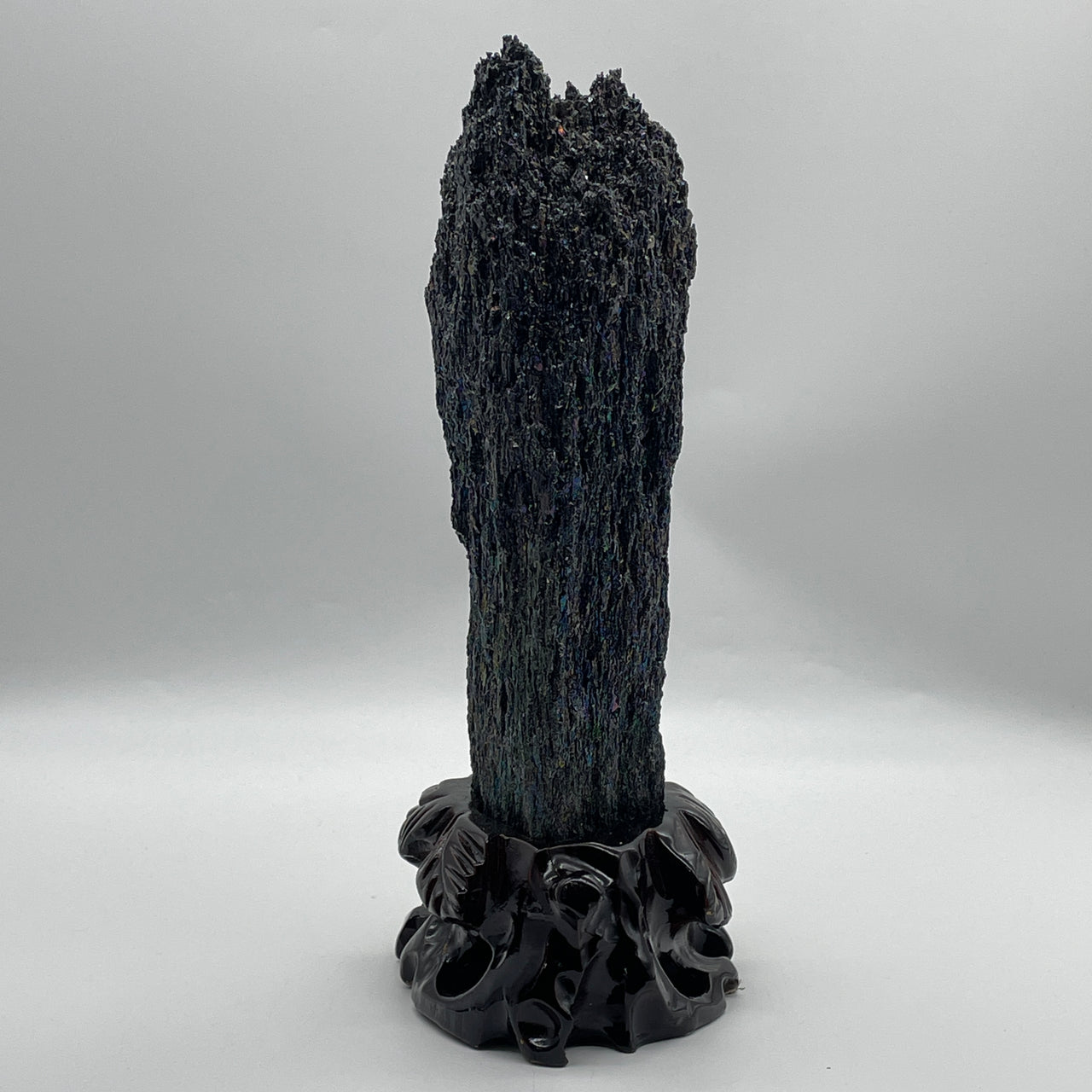 Natural Black Moissanite Rough Specimen | Custom Wooden Display Stand | Massive 1,952.6g Interstellar Mineral Crust | Avant-Garde "Cosmic Shield" Raw Geological Specimen (150.0x120.0x285.0mm)
