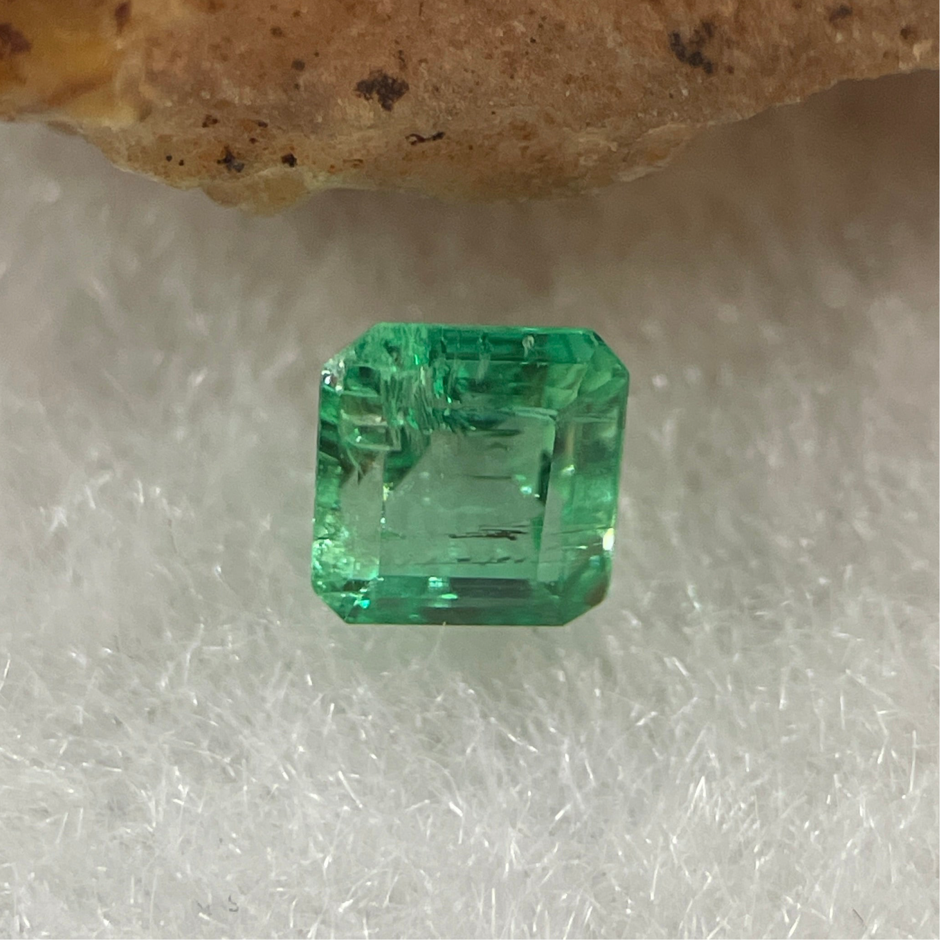 Natural Colombia Vivid Green Emerald (Beryl) Cut-Cornered Square Step cut 0.40ct 4.2 by 4.0 by 3.4mm - Huangs Jadeite and Jewelry Pte Ltd