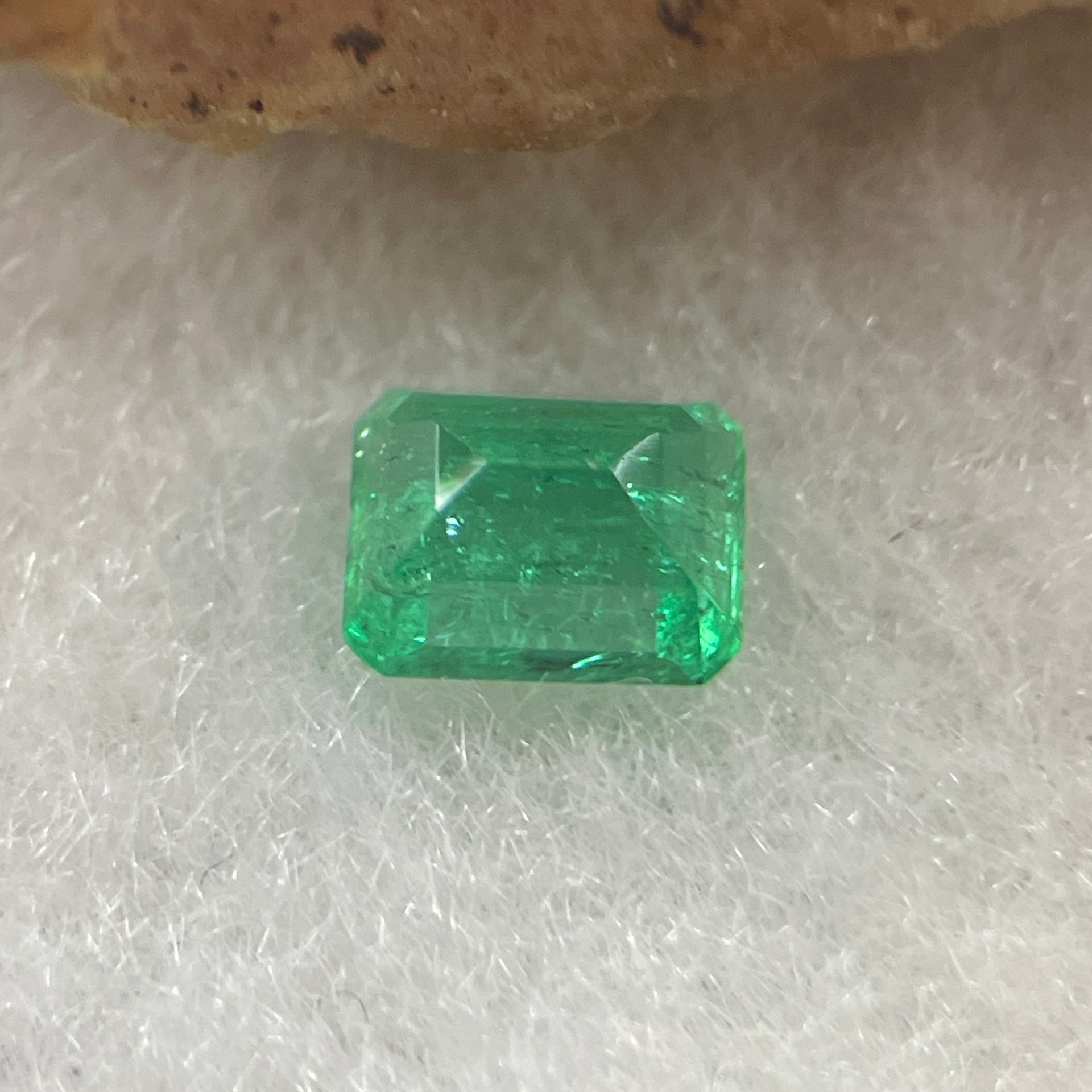 Natural Colombia Vivid Green Emerald (Beryl) Cut-Cornered Square Step cut 0.42ct 5.0 by 4.9 by 2.9mm - Huangs Jadeite and Jewelry Pte Ltd