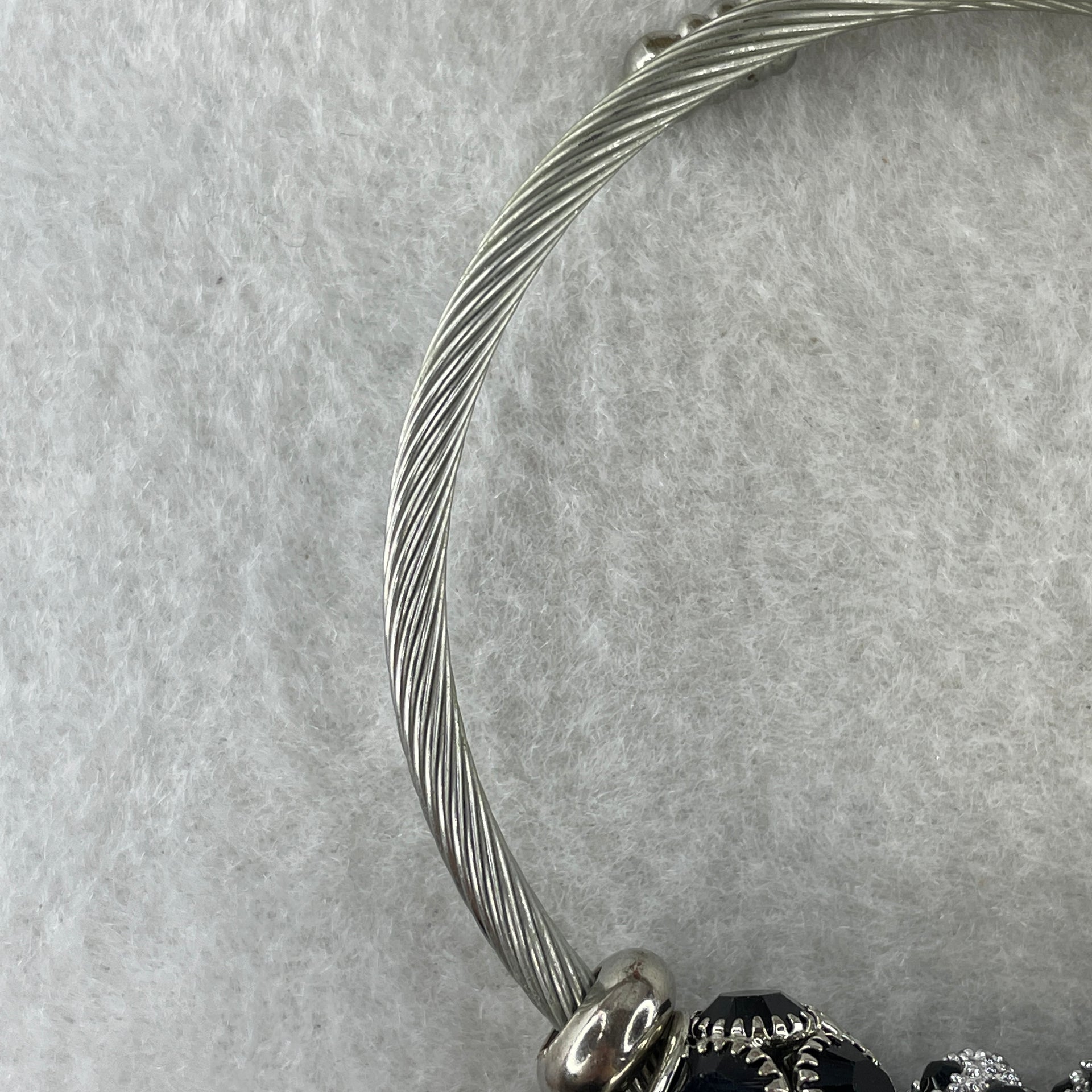 Natural Black Onyx Ball Charm with Bee Silver Bracelet 23.90g 13.7 by 5.0 by 1.2mm - Huangs Jadeite and Jewelry Pte Ltd