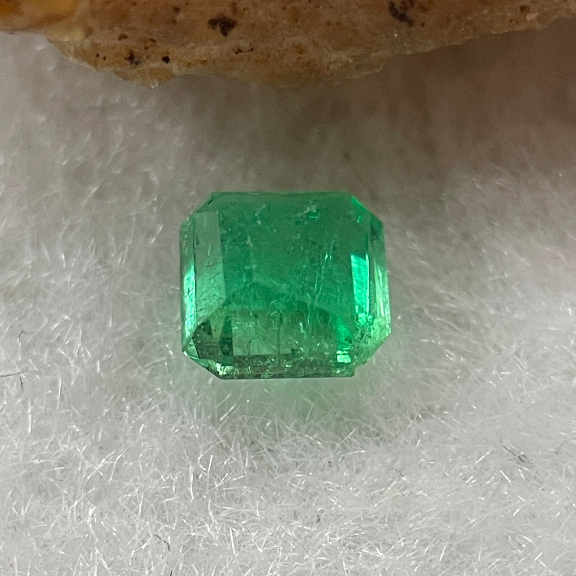 Natural Colombia Vivid Green Emerald (Beryl) Cut-Cornered Square Step cut 0.47ct 4.7 by 4.7 by 2.8mm - Huangs Jadeite and Jewelry Pte Ltd
