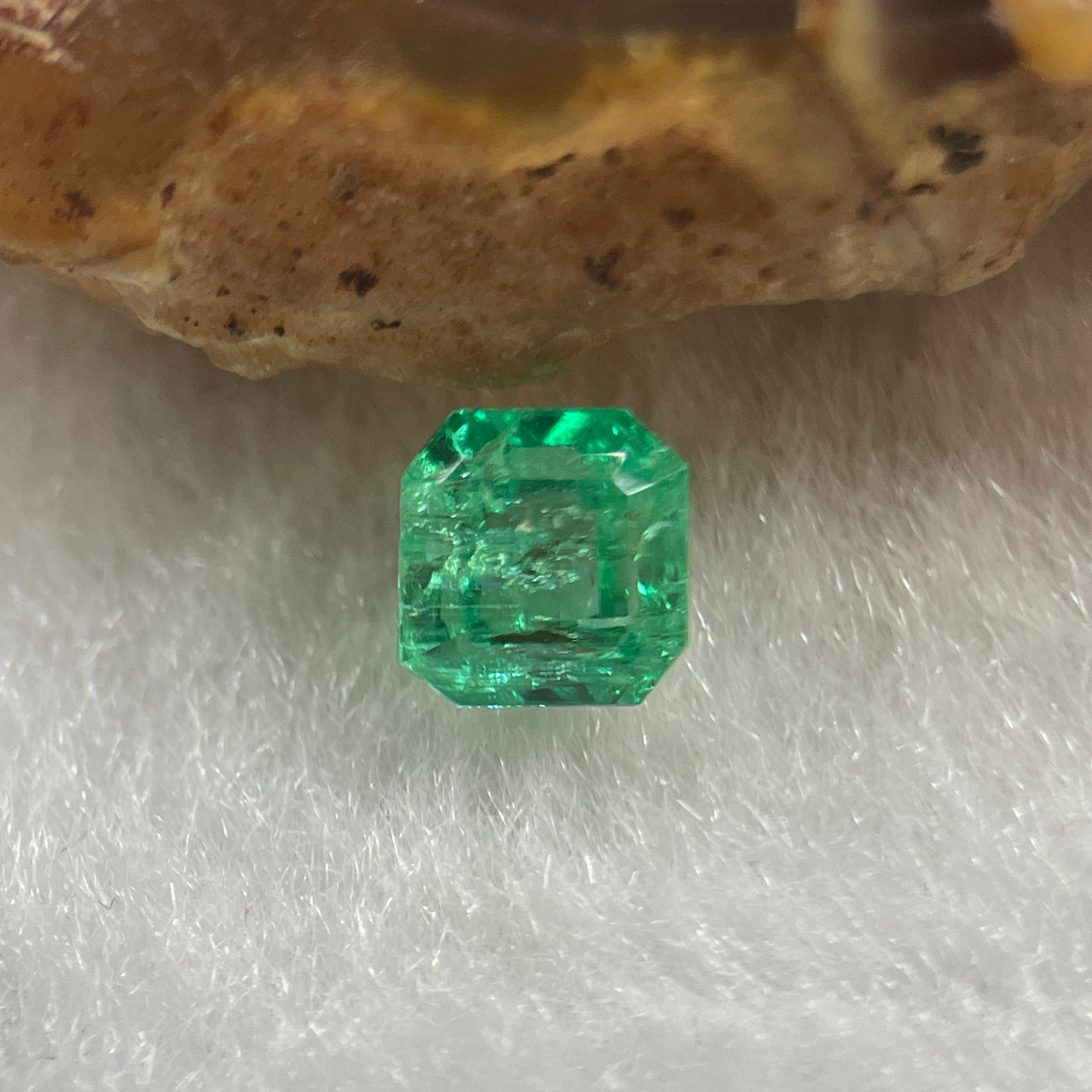Natural Colombia Green Emerald (Beryl) Cut-Cornered Rectangular step cut 0.68ct 4.9 by 4.9 by 3.8mm - Huangs Jadeite and Jewelry Pte Ltd