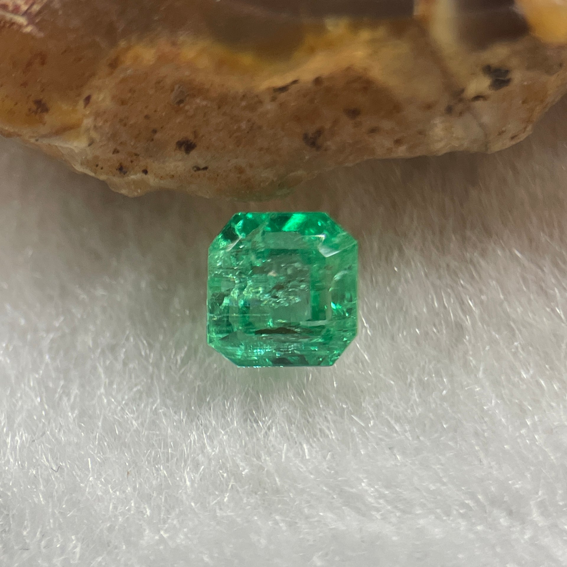 Natural Colombia Green Emerald (Beryl) Cut-Cornered Rectangular step cut 0.68ct 4.9 by 4.9 by 3.8mm - Huangs Jadeite and Jewelry Pte Ltd