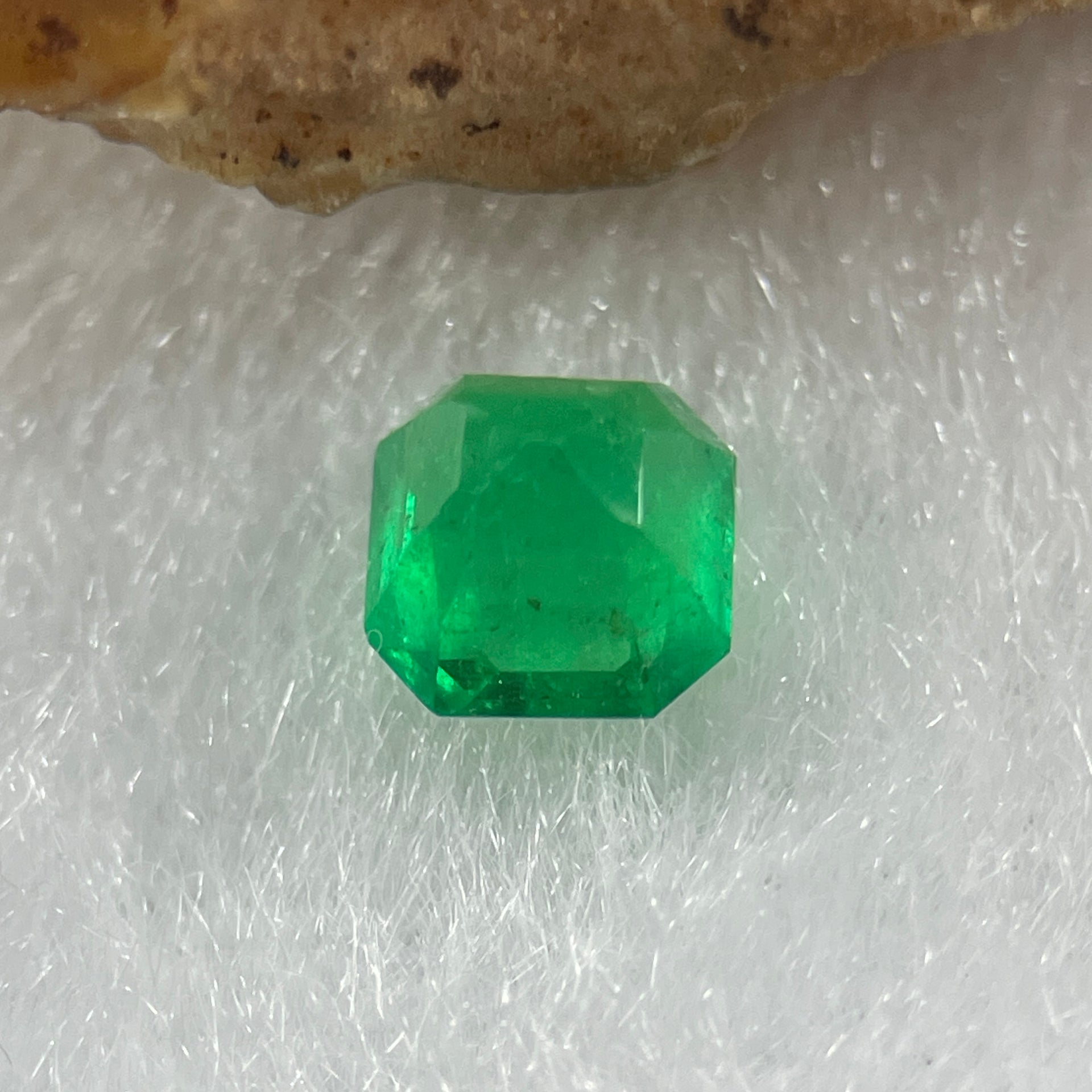 Natural Colombia Vivid Green Emerald (Beryl) Cut-Cornered Square Step cut 0.48ct 4.8 by 4.7 by 3.3mm - Huangs Jadeite and Jewelry Pte Ltd