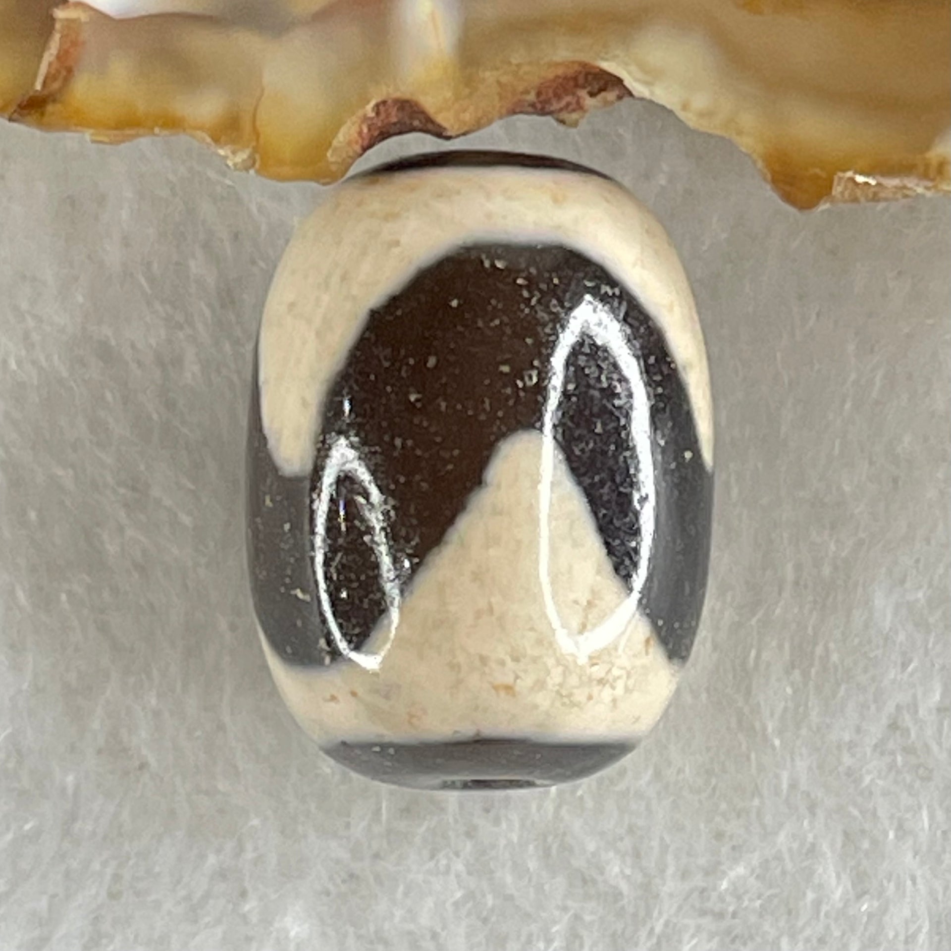 Natural Powerful Tibetan Old Oily Agate Tiger Tooth Daluo Dzi Bead Heavenly Master (Tian Zhu) 虎呀天诛 4.83g 17.5 by 13.3mm - Huangs Jadeite and Jewelry Pte Ltd