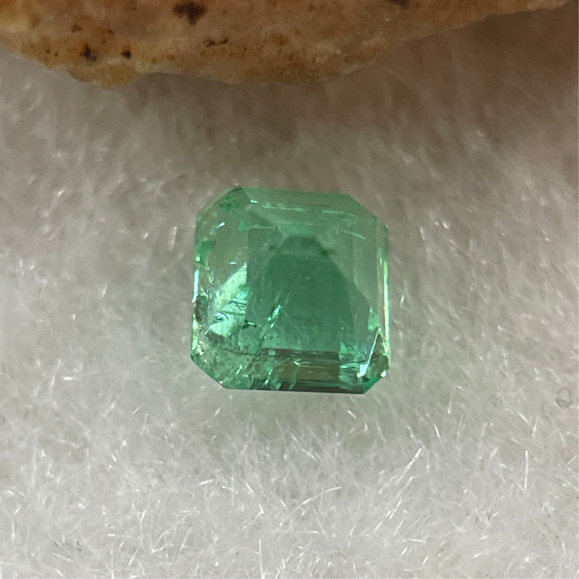 Natural Colombia Vivid Green Emerald (Beryl) Cut-Cornered Square Step cut 0.40ct 4.2 by 4.0 by 3.4mm - Huangs Jadeite and Jewelry Pte Ltd