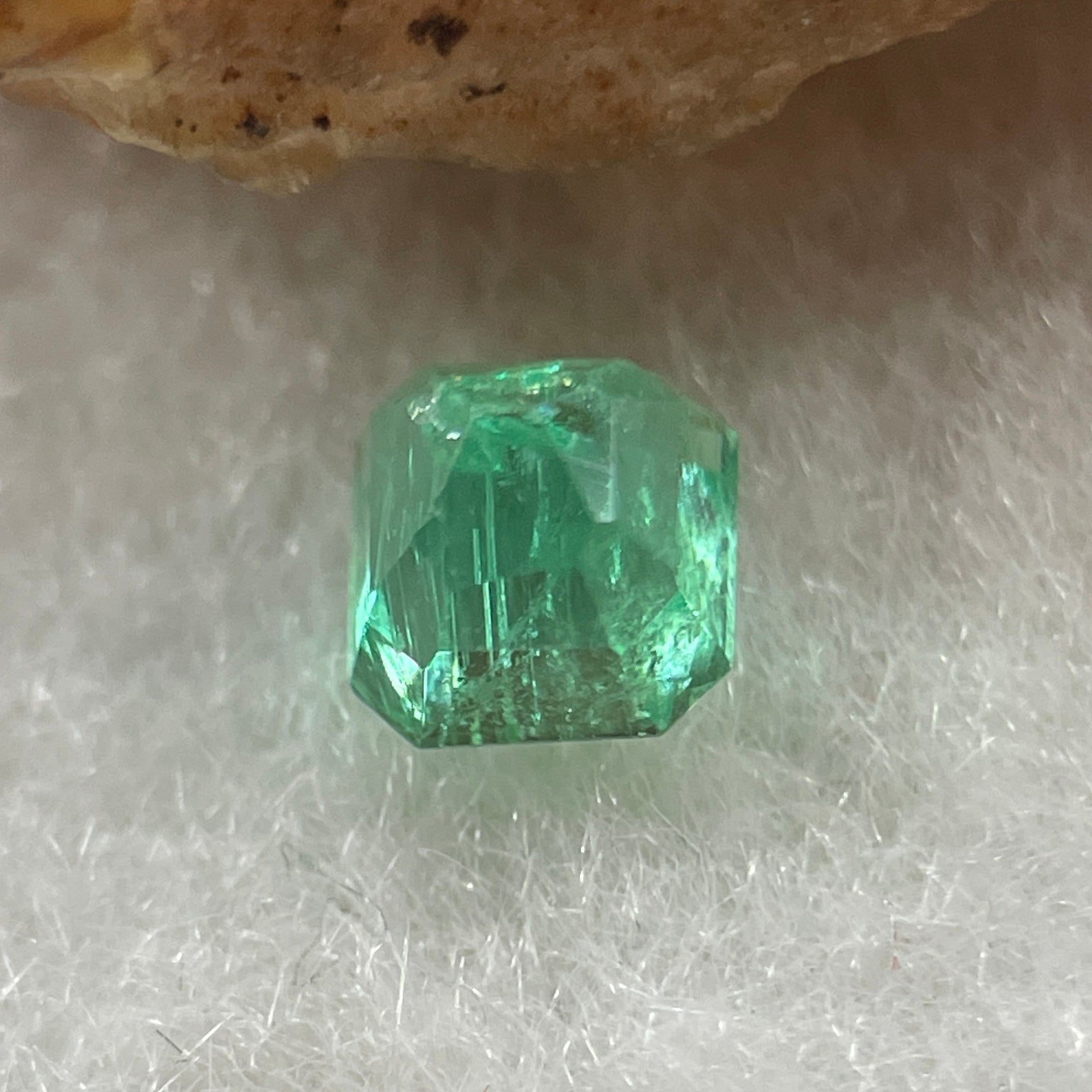 Natural Colombia Vivid Green Emerald (Beryl) Cut-Cornered Square Step cut 0.47ct 4.4 by 4.2 by 3.5mm - Huangs Jadeite and Jewelry Pte Ltd