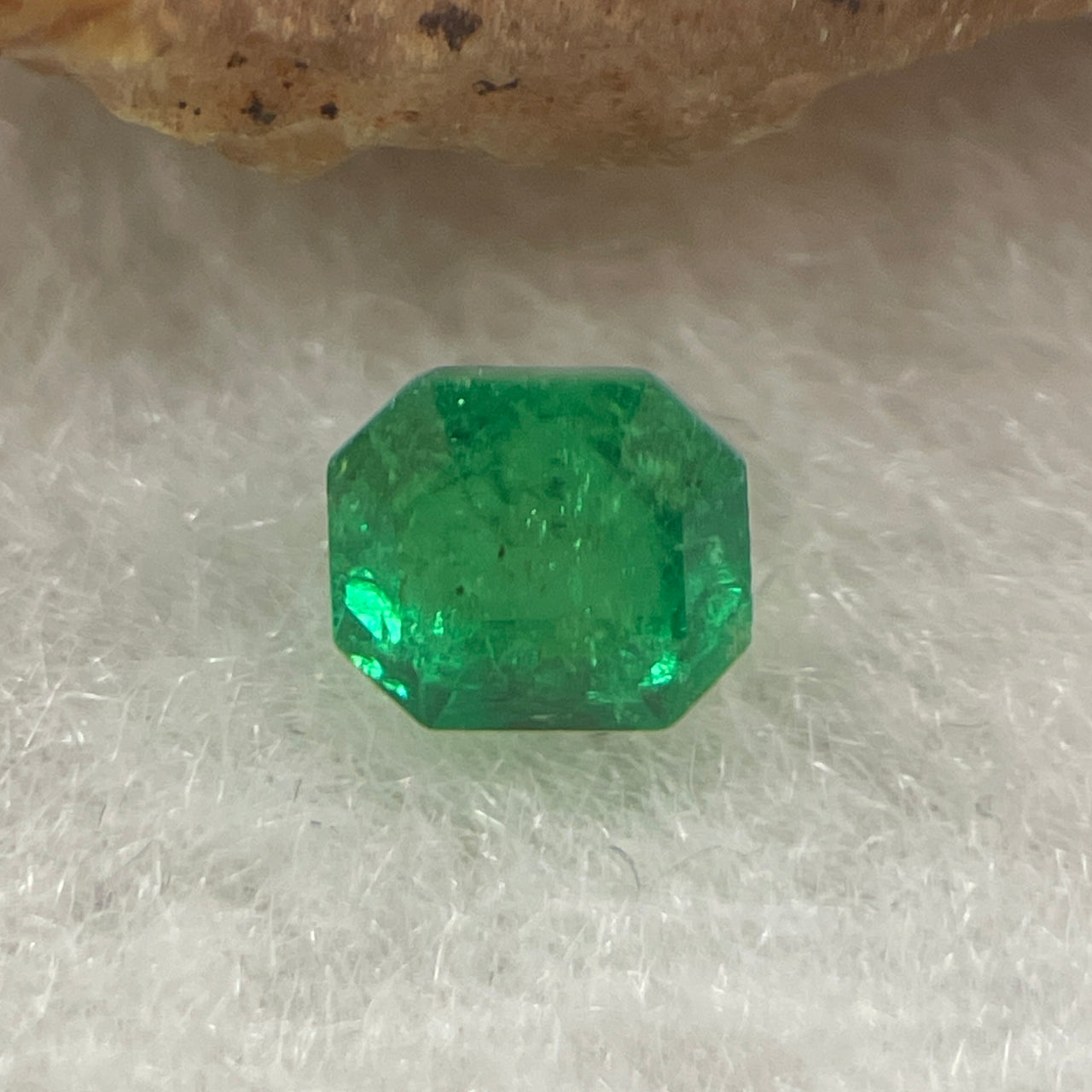 Natural Colombia Vivid Green Emerald (Beryl) Cut-Cornered Square Step cut 0.41ct 4.1 by 4.1 by 3.6mm - Huangs Jadeite and Jewelry Pte Ltd