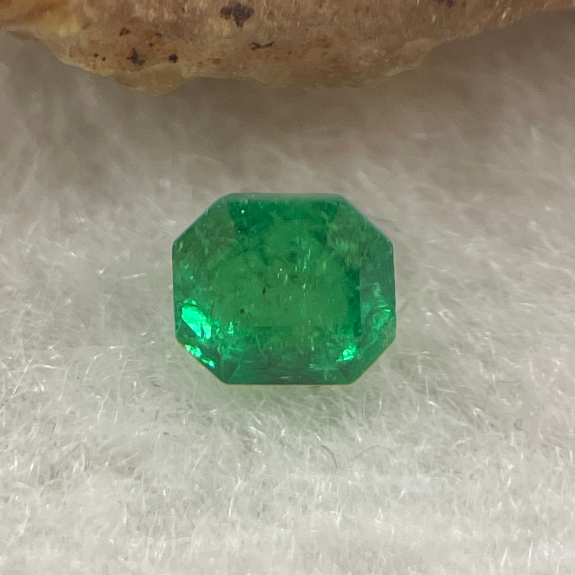Natural Colombia Vivid Green Emerald (Beryl) Cut-Cornered Square Step cut 0.41ct 4.1 by 4.1 by 3.6mm - Huangs Jadeite and Jewelry Pte Ltd