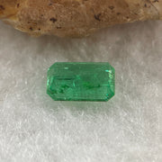 Natural Colombia Vivid Green Emerald (Beryl) Cut-Cornered Rectangular Step cut 0.42ct 6.3 by 3.9 by 1.9mm - Huangs Jadeite and Jewelry Pte Ltd