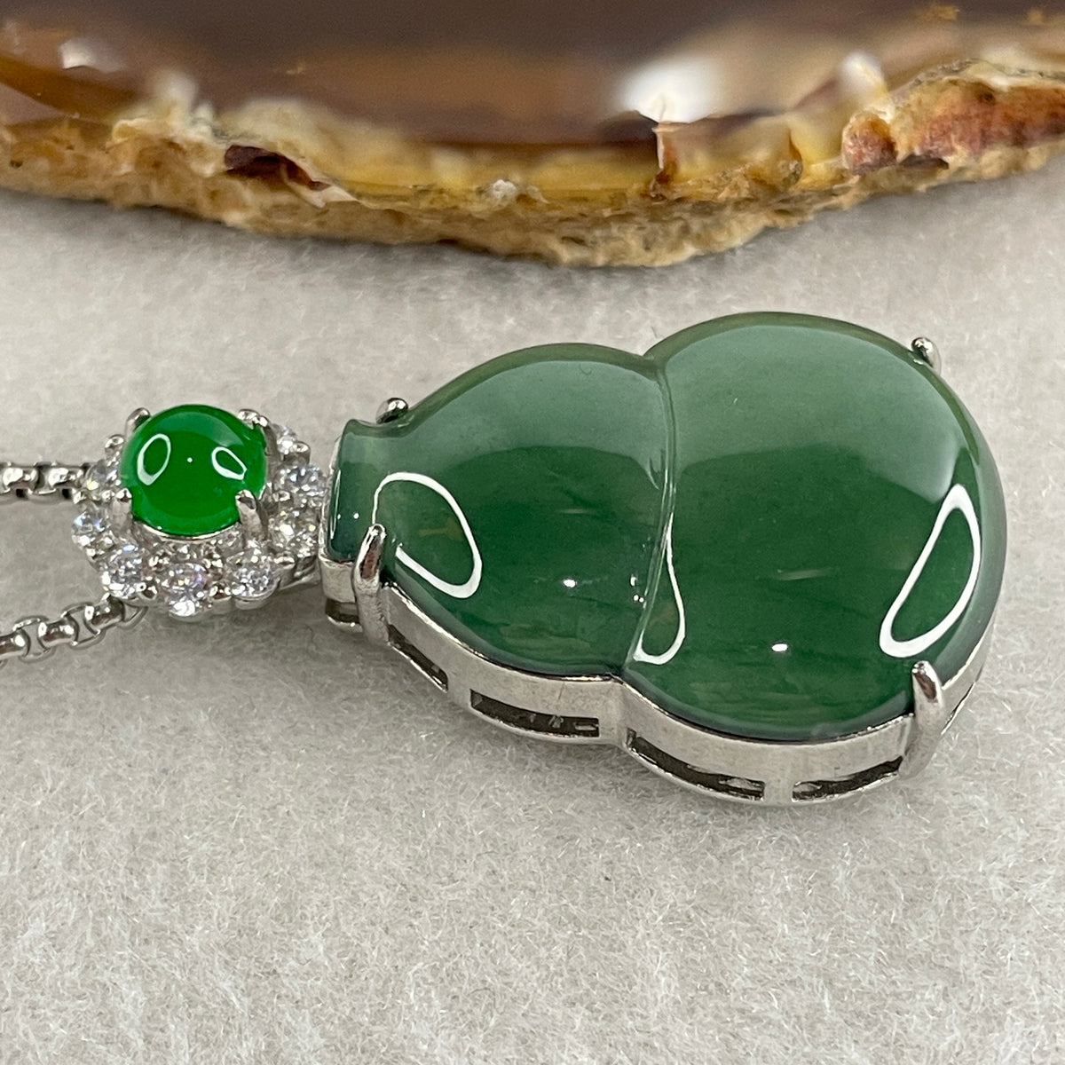 Natural Type A Omphacite Green Jadeite Hulu Necklace in S925 Silver | (16.65g | 58cm S925 | 27.5 x 21.1 x 3.0mm | Health, Abundance & Negative Energy Absorber, Feng Shui Prosperity & Longevity Necklace) - Huangs Jadeite and Jewelry Pte Ltd