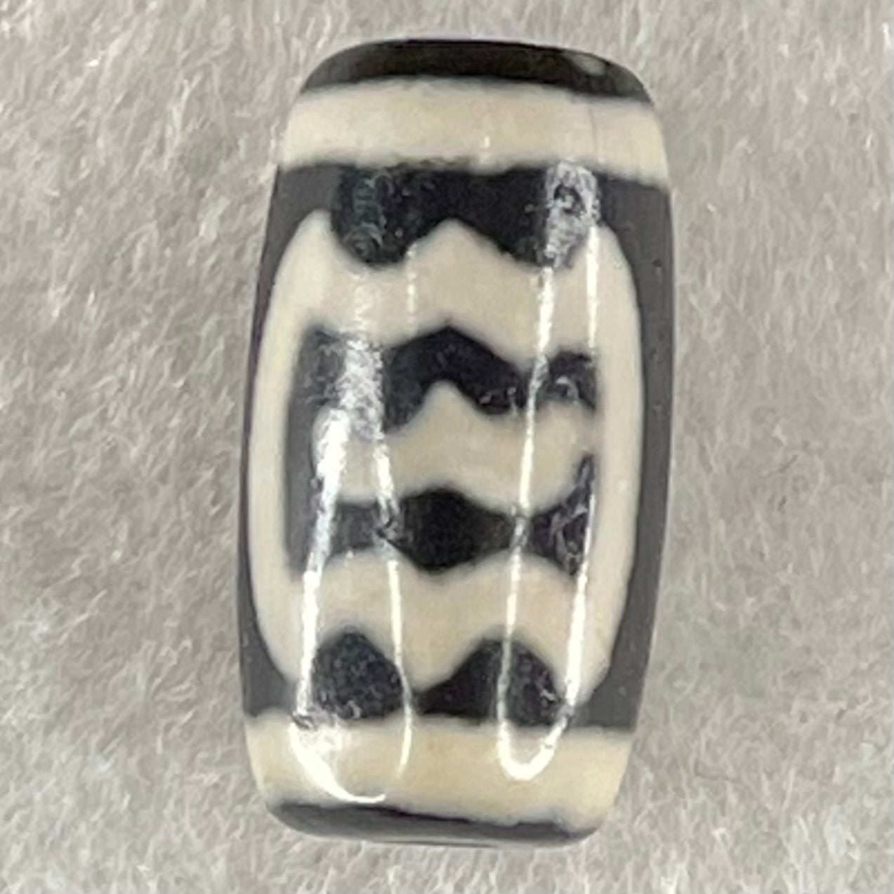 Natural Powerful Tibetan Old Oily Agate Double Garuda Dzi Bead Heavenly Master (Tian Zhu) 虎呀天诛 3.8g 19.3 by 10.4mm - Huangs Jadeite and Jewelry Pte Ltd