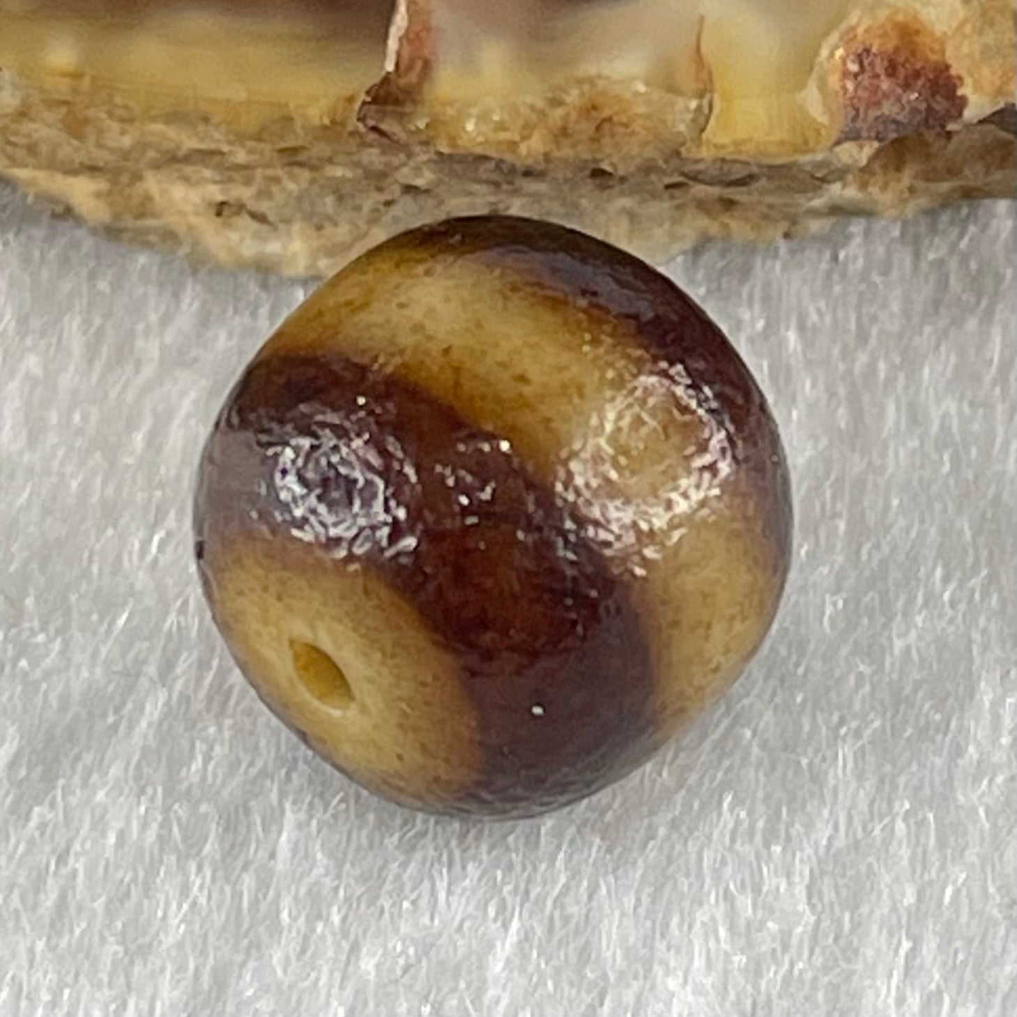 Natural Powerful Tibetan Old Oily Agate 1 Line Dzi Bead Heavenly Master (Tian Zhu) 1.89g 10.1 by 11.1mm - Huangs Jadeite and Jewelry Pte Ltd