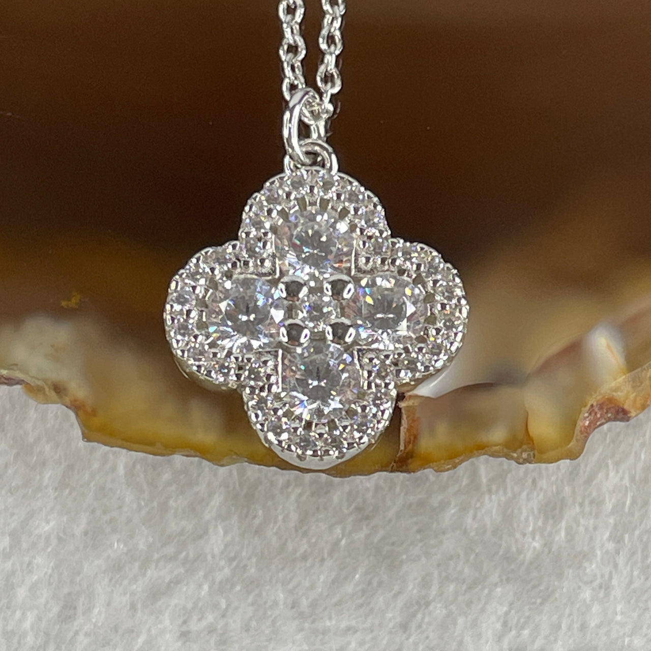 0.2Ct Colourless Round Brilliant Diameter 4.5mm VVS1 Excellent Cut Moissanite Excellent Polish Excellent Symmetry None Florescence in S925 Silver 4 Leafs Clover Necklace 45-47cm