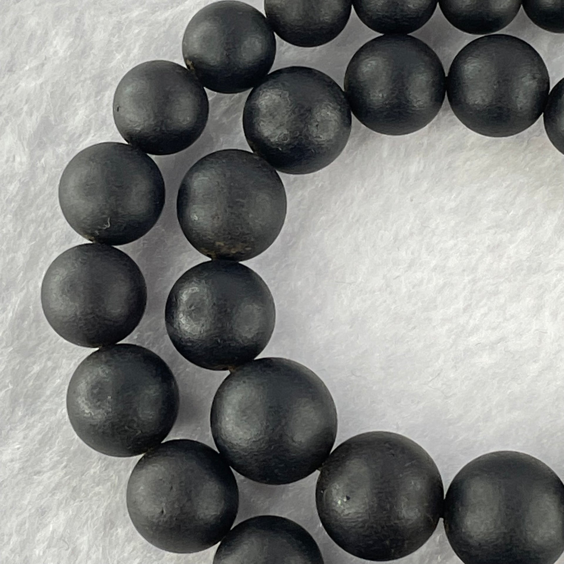 Natural Black Amber Beads Bracelet 天然大黑天翁琥珀项链 31.58g 30cm  7.1 - 14.9mm 51 Beads - Huangs Jadeite and Jewelry Pte Ltd