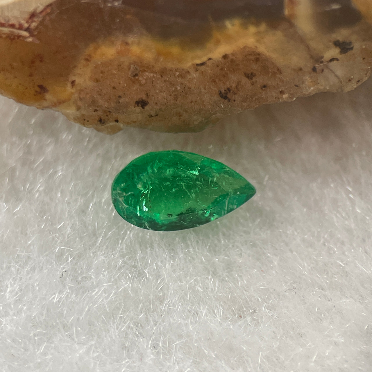 Natural Colombia Green Emerald (Beryl) Cut-Cornered Tear Drop cut 0.50ct 7.0 by 4.2 by 3.4mm - Huangs Jadeite and Jewelry Pte Ltd