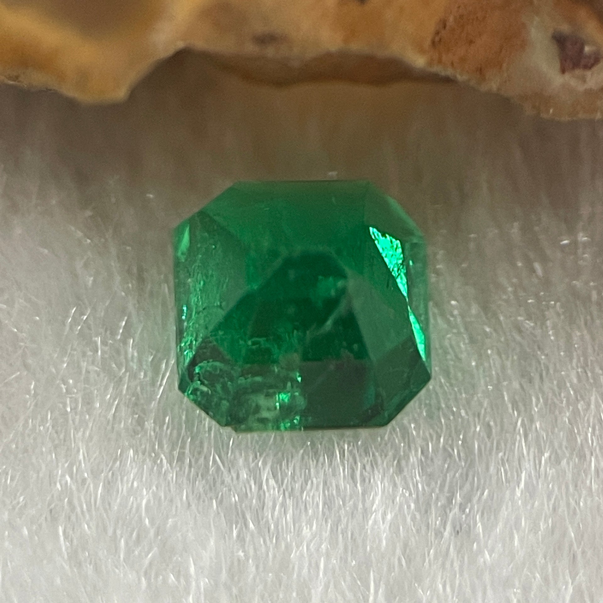 Natural Colombia Green Emerald (Beryl) Cut-Cornered Rectangular step cut 0.86ct 5.6 by 5.2 by 4.3mm - Huangs Jadeite and Jewelry Pte Ltd