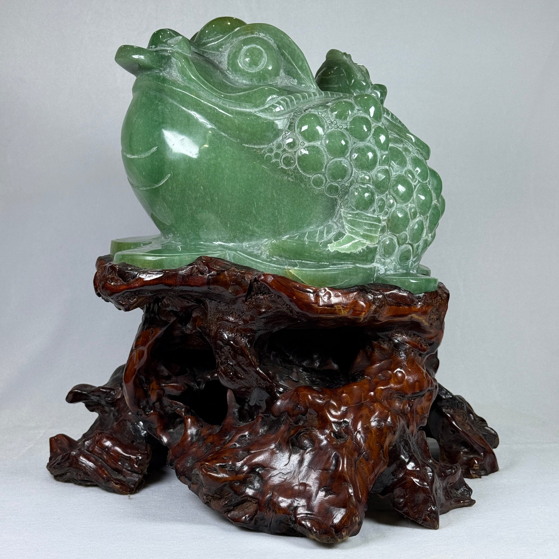 Natural Green Aventurine 3 Legged Toad with Baby Display with Wooden Stand 19.453,2g 320.0 by 300.0 by 345.0mm - Huangs Jadeite and Jewelry Pte Ltd