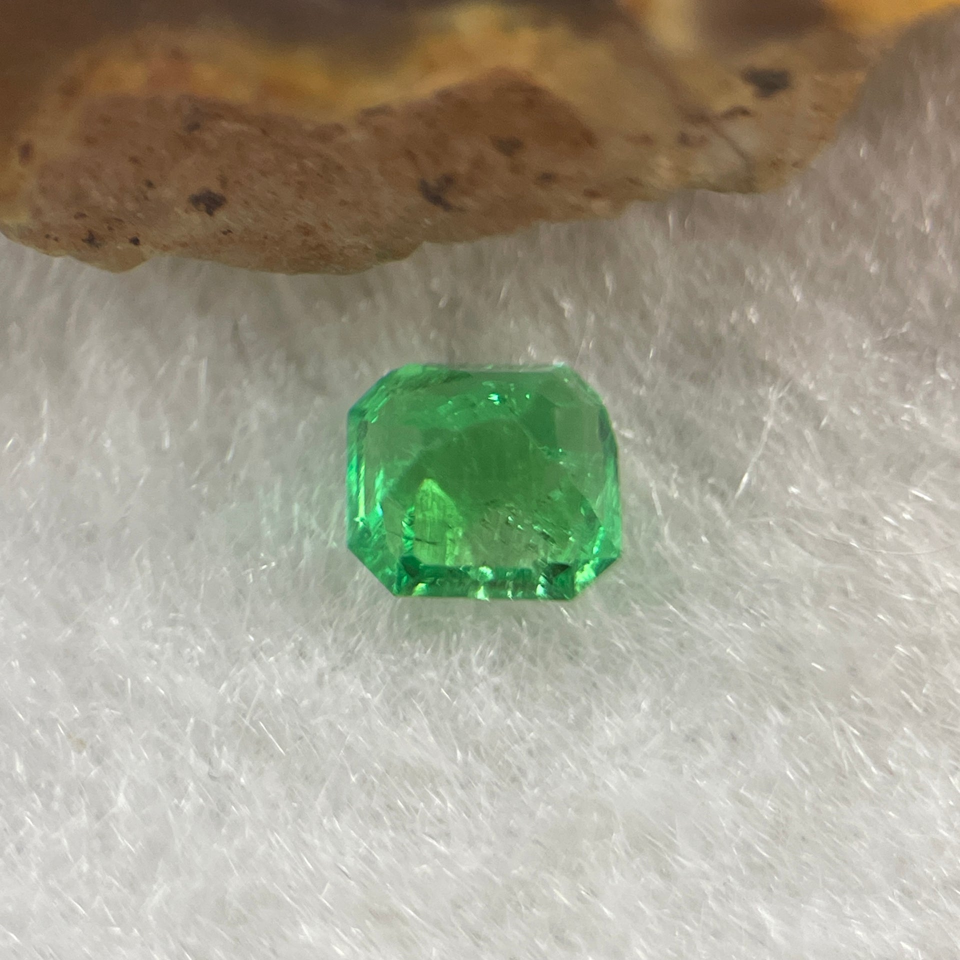 Natural Colombia Green Emerald (Beryl) Cut-Cornered Rectangular step cut 0.53ct 5.1 by 4.5 by 3.7mm - Huangs Jadeite and Jewelry Pte Ltd