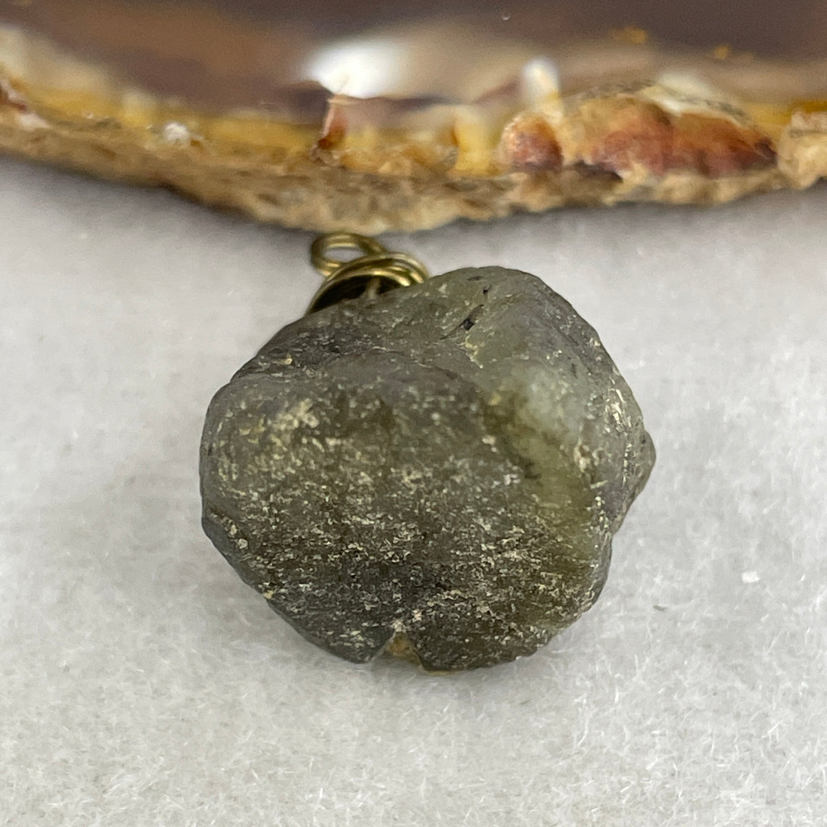 Natural Labradorite Rough Pendant Charm | (9.34g | 23.5 x 18.2 x 20.4mm | Catalyst, "Stone of Magic & Intuitive Shielding" Transformation Talisman, Feng Shui Auric Protection & Creative Inspiration Anchor)