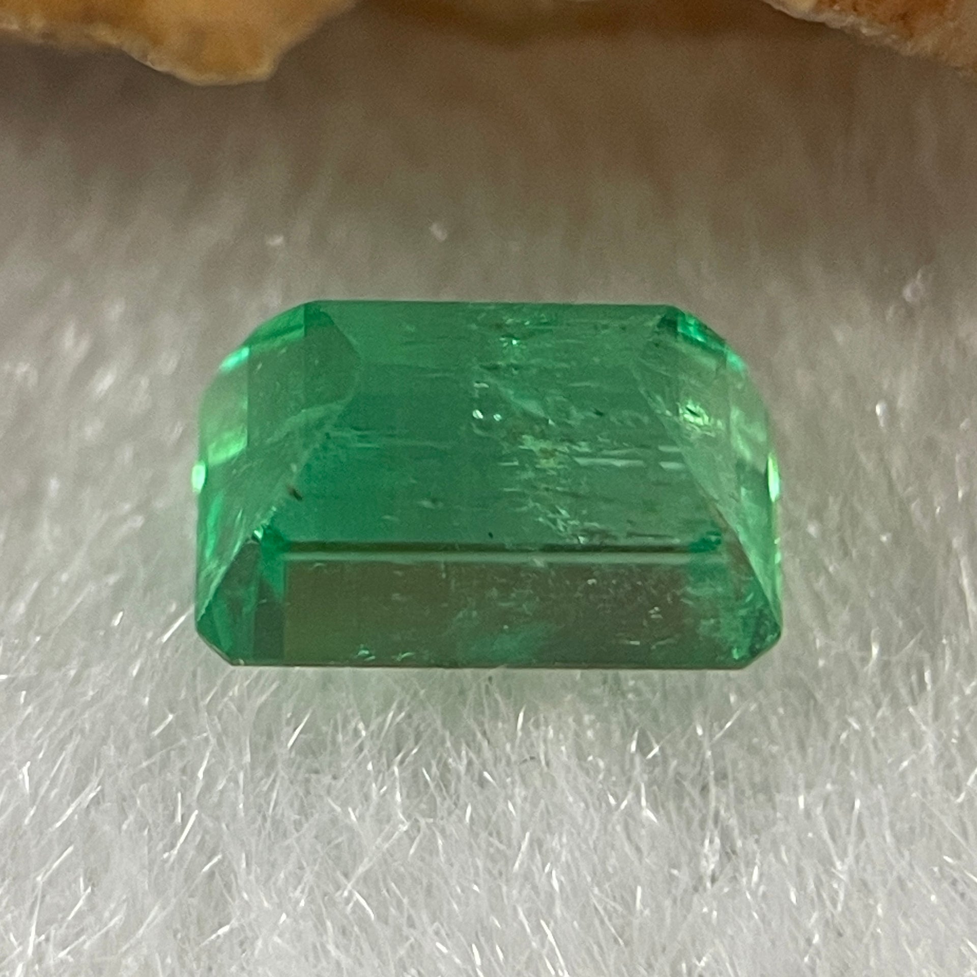 Natural Colombia Green Emerald (Beryl) Cut-Cornered Rectangular step cut 0.80ct 6.4 by 3.9 by 3.6mm - Huangs Jadeite and Jewelry Pte Ltd