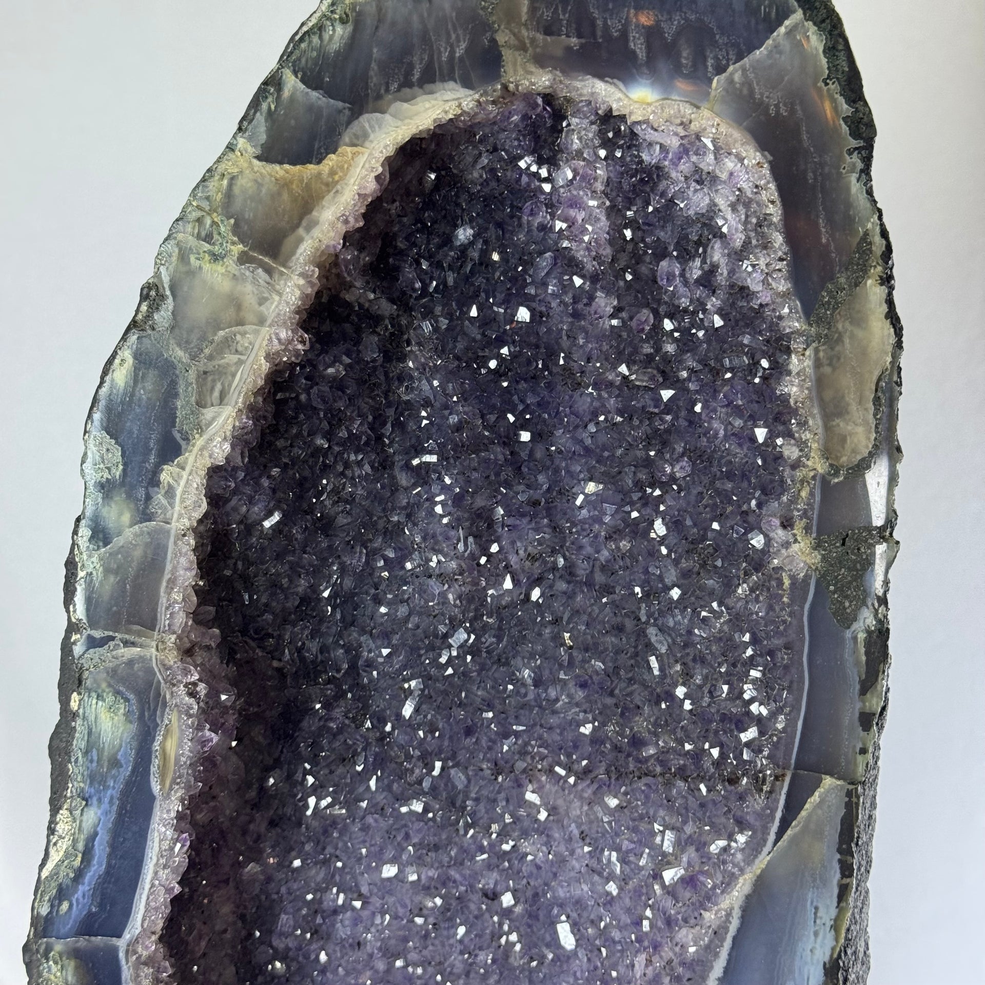 Natural Brazil Amethyst Cave with White Calcite 30.392,6g 265.0 by 270.0 by 632.0mm - Huangs Jadeite and Jewelry Pte Ltd