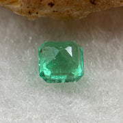 Natural Colombia Vivid Green Emerald (Beryl) Cut-Cornered Square Step cut 0.43ct 4.4 by 4.4 by 3.1mm - Huangs Jadeite and Jewelry Pte Ltd