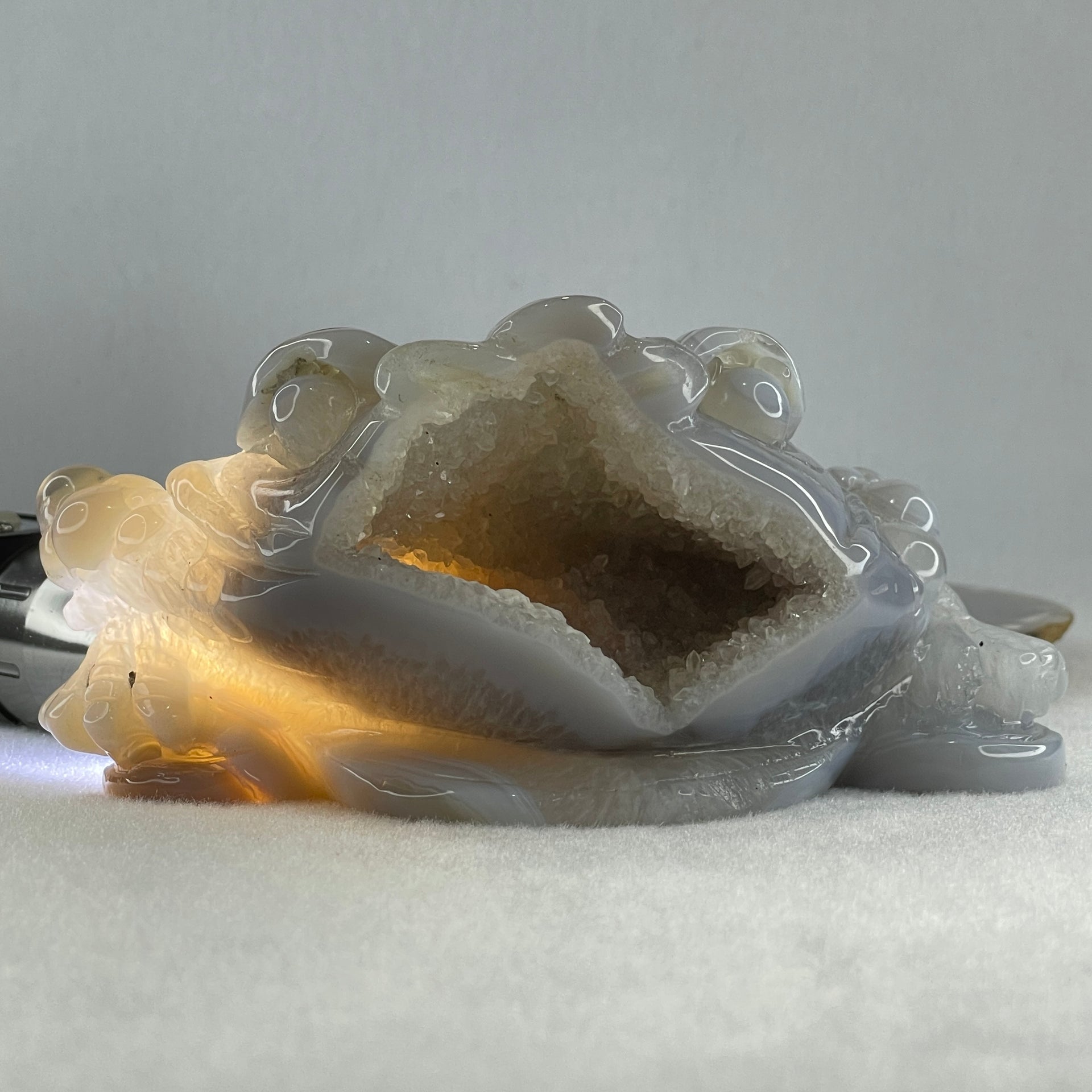 Natural White with Blueish Wuji Grey Agate with white Quartz 3 Legged Toast Display 637.7g 132.0 by 96.0 by 60.0mm - Huangs Jadeite and Jewelry Pte Ltd