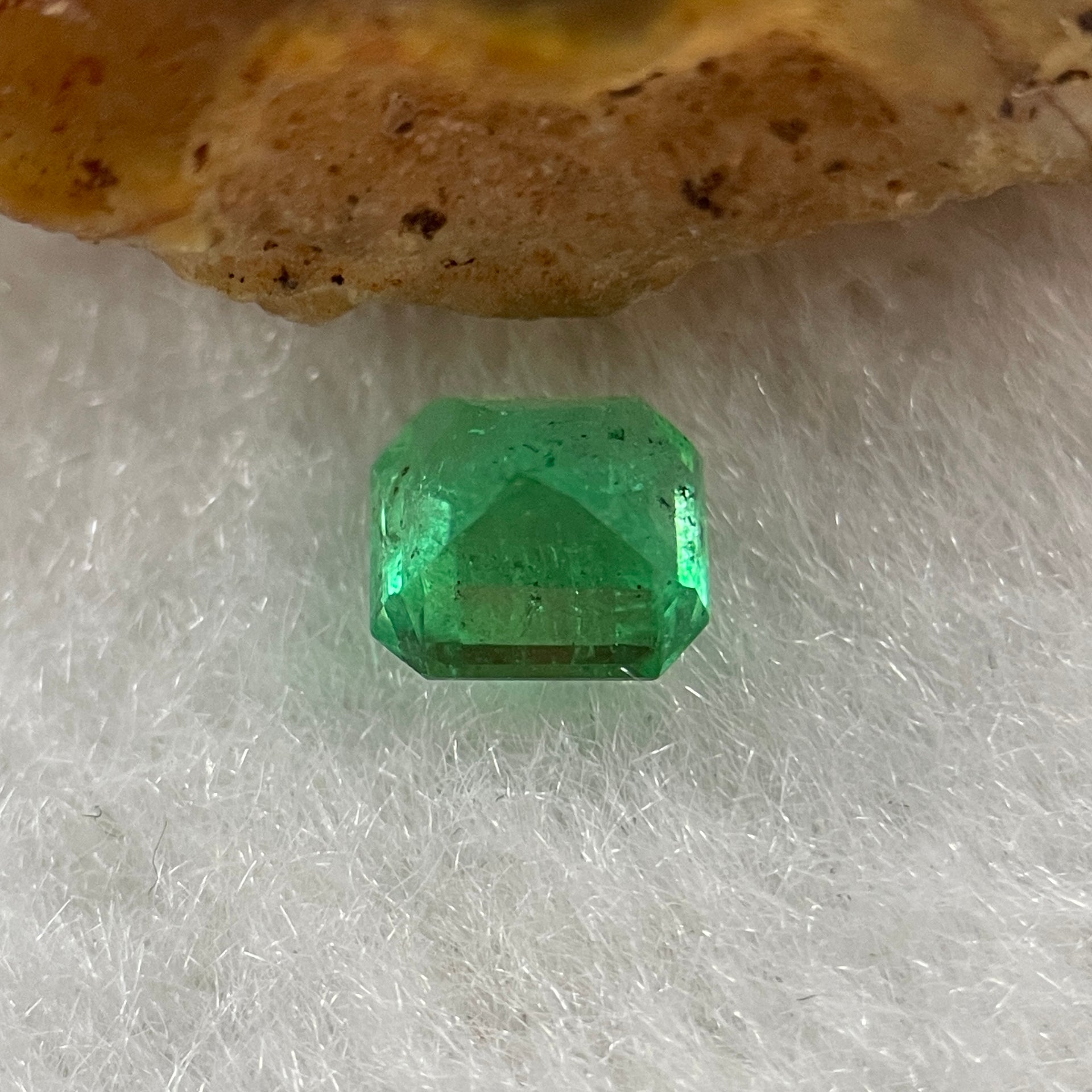 Natural Colombia Green Emerald (Beryl) Cut-Cornered Rectangular step cut 0.51ct 4.8 by 4.5 by 3.3mm - Huangs Jadeite and Jewelry Pte Ltd