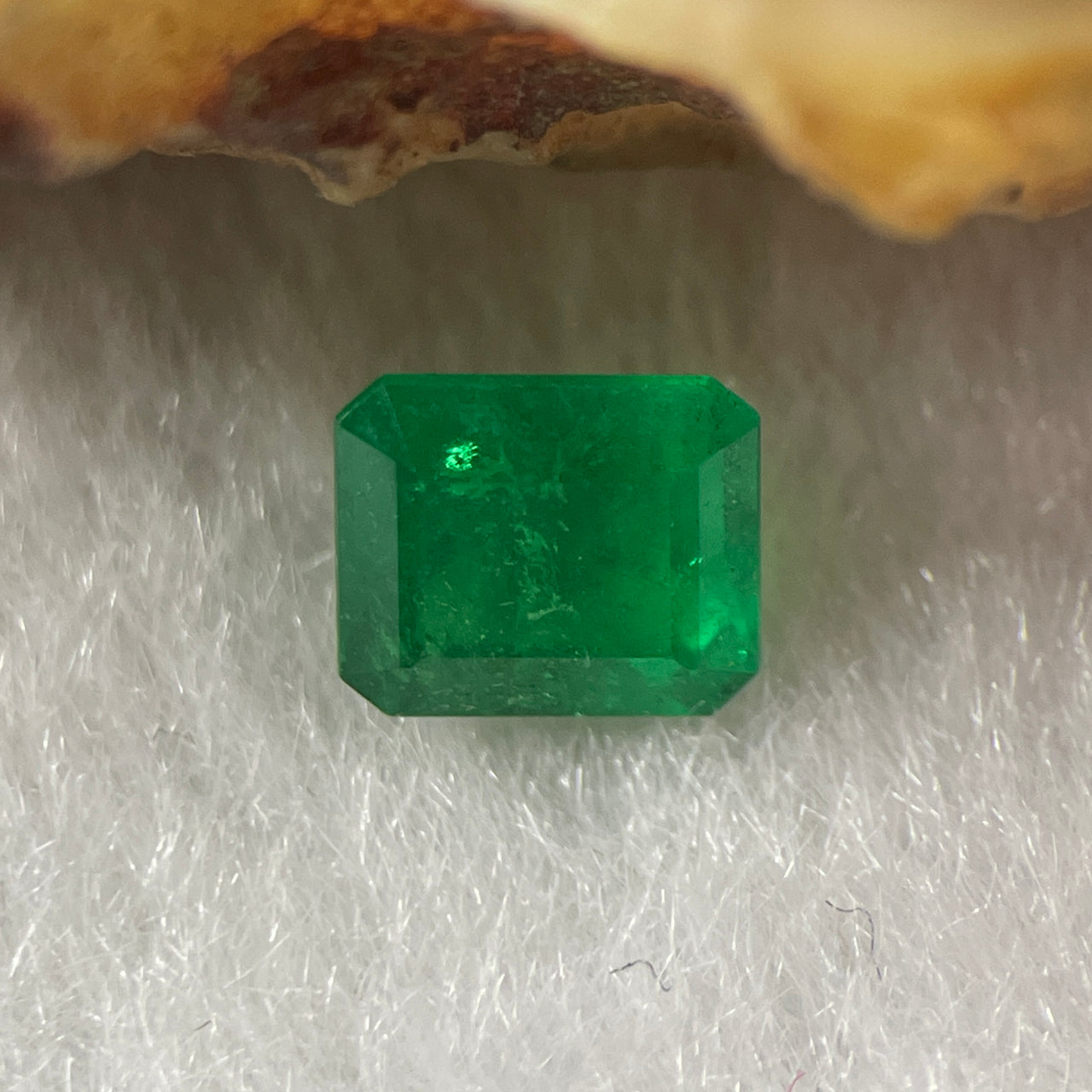 Natural Colombia Green Emerald (Beryl) Cut-Cornered Rectangular step cut 0.70cts 5.5 by 4.7 by 4.0mm - Huangs Jadeite and Jewelry Pte Ltd
