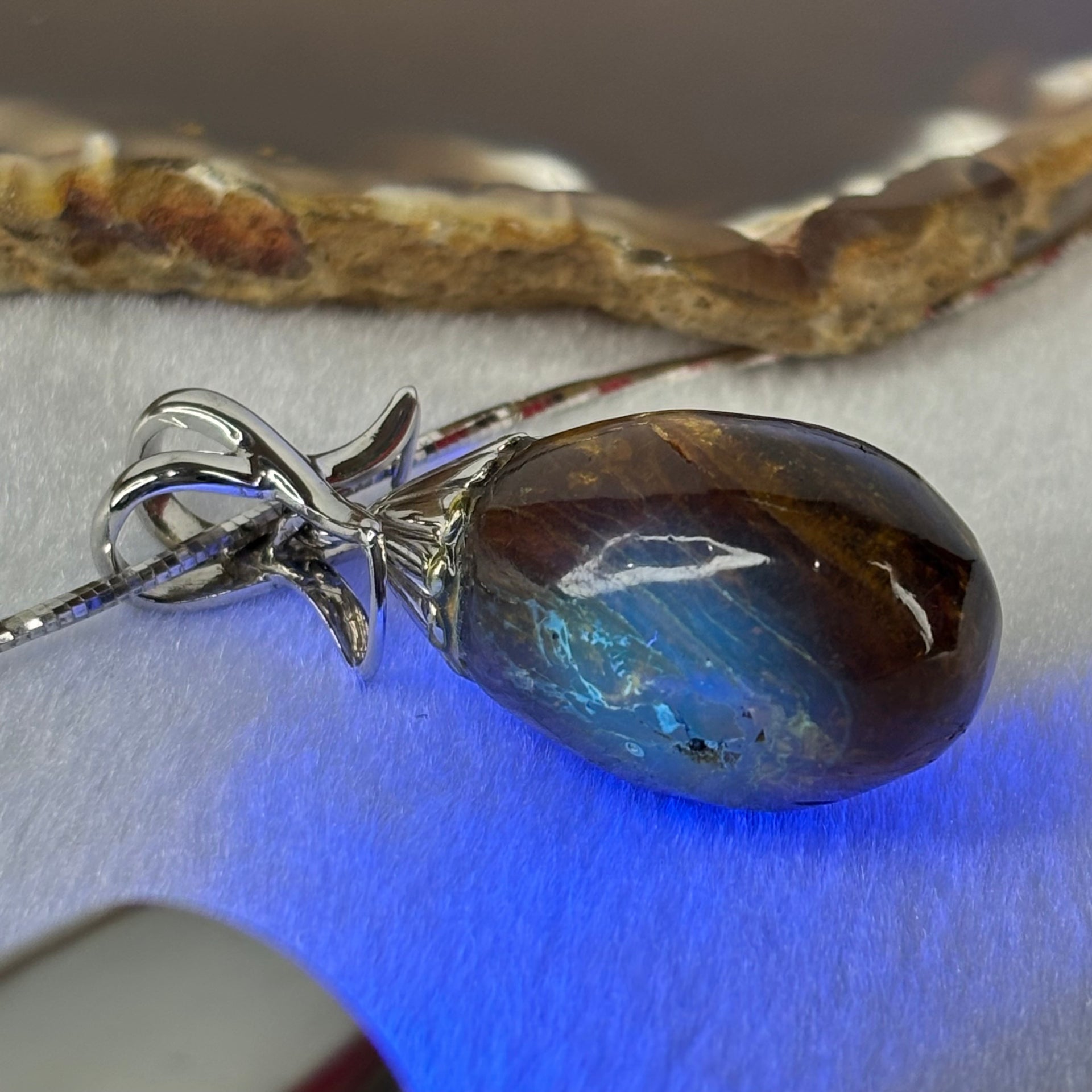 Natural Amber Pendent In S925 Sliver Necklace 15.89g 32.2 by 18.9mm - Huangs Jadeite and Jewelry Pte Ltd