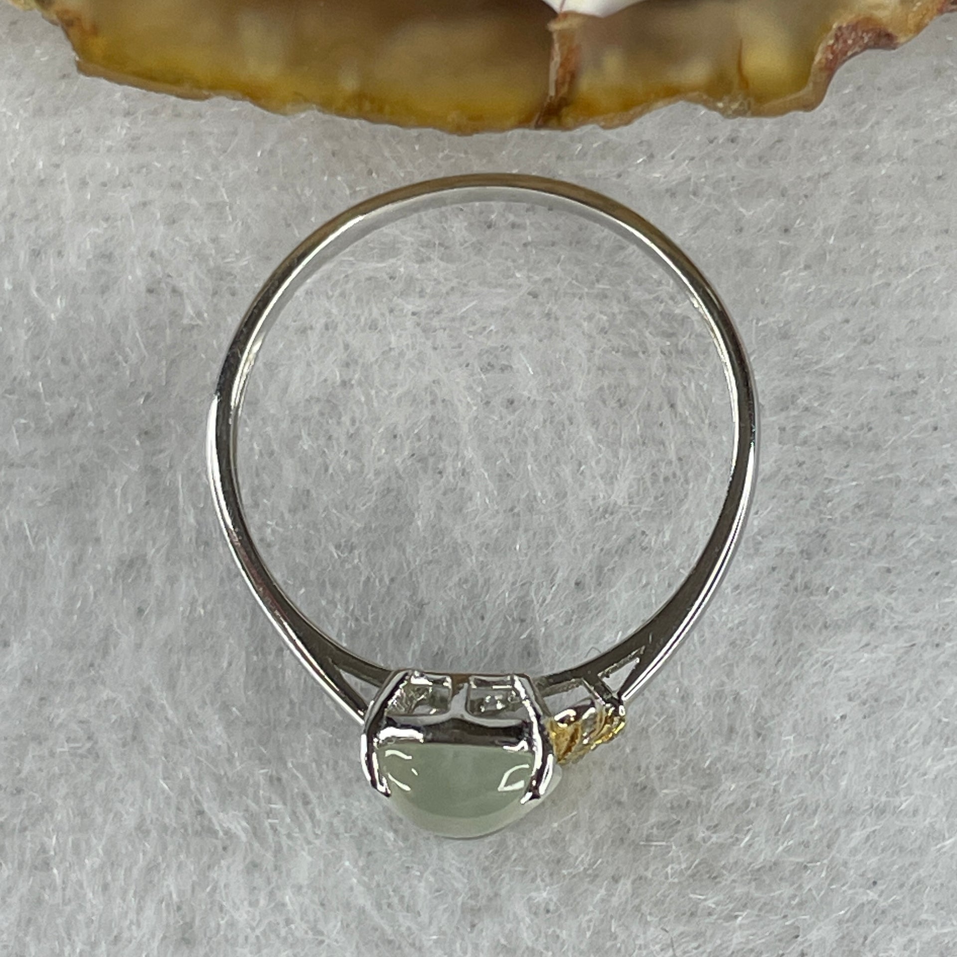 Type A Glassy Type Jade Jadeite Hulu Ring with 18k White Gold 1.60g 8.5 by 6.3 by 1.8mm US6.5 HK14 - Huangs Jadeite and Jewelry Pte Ltd