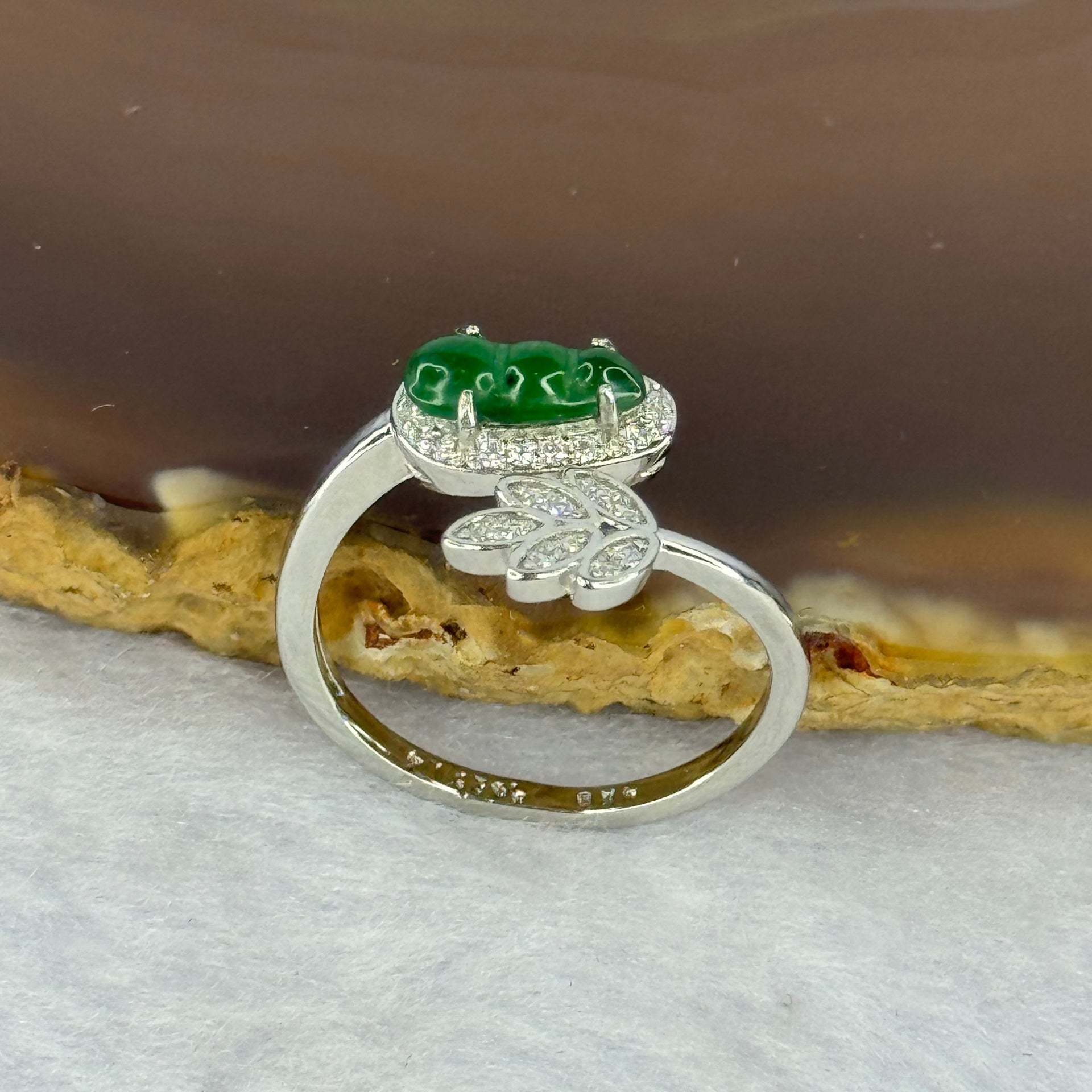 Type A Icy Green Omphasite Jadeite Peapod and Leave with Crystals in S925 Sliver Ring (Adjustable Size) 1.87g 9.1 by 4.1 by 2.5mm - Huangs Jadeite and Jewelry Pte Ltd