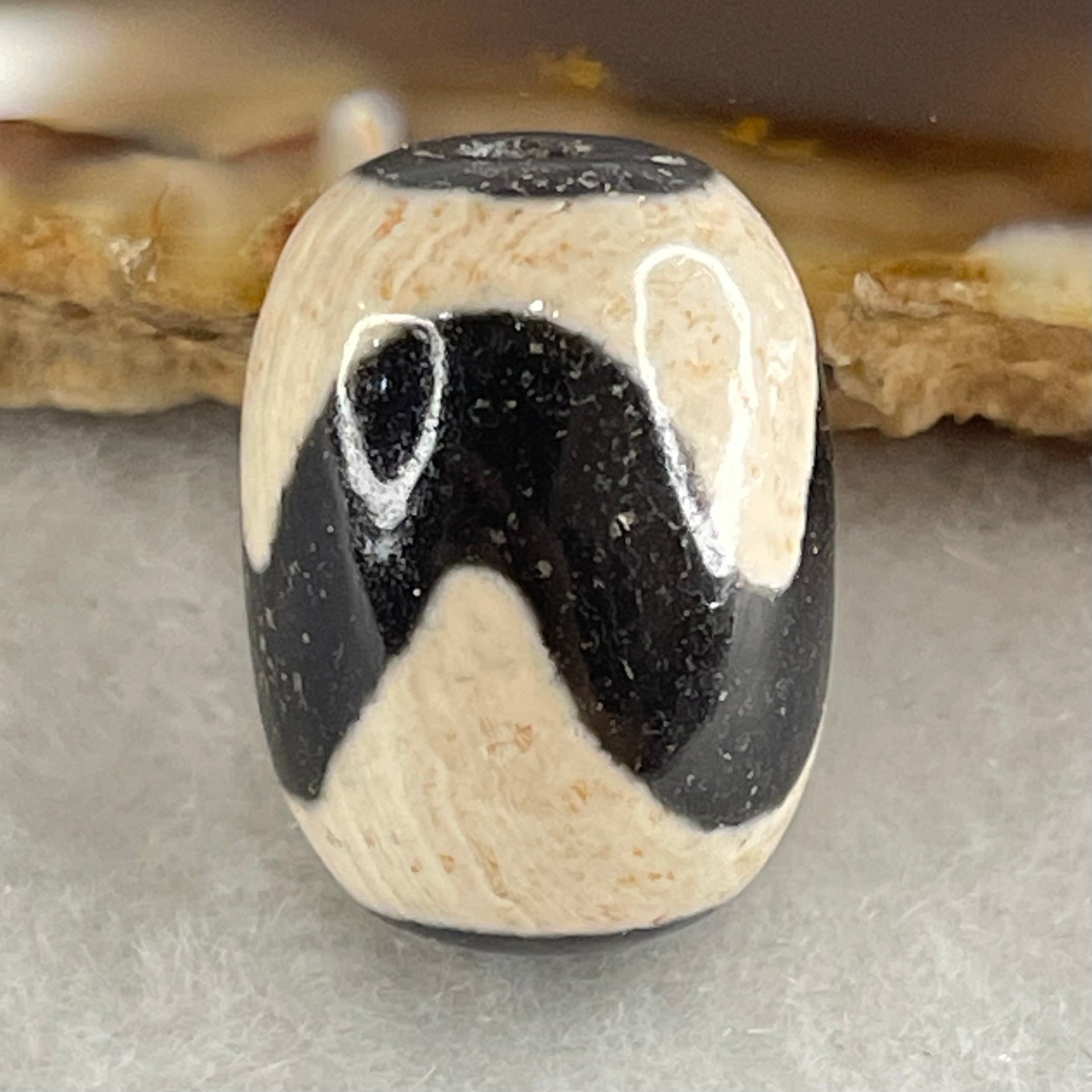 Natural Powerful Tibetan Old Oily Agate Tiger Tooth Daluo Dzi Bead Heavenly Master (Tian Zhu) 虎呀天诛 4.73g 17.7 by 13.2mm - Huangs Jadeite and Jewelry Pte Ltd