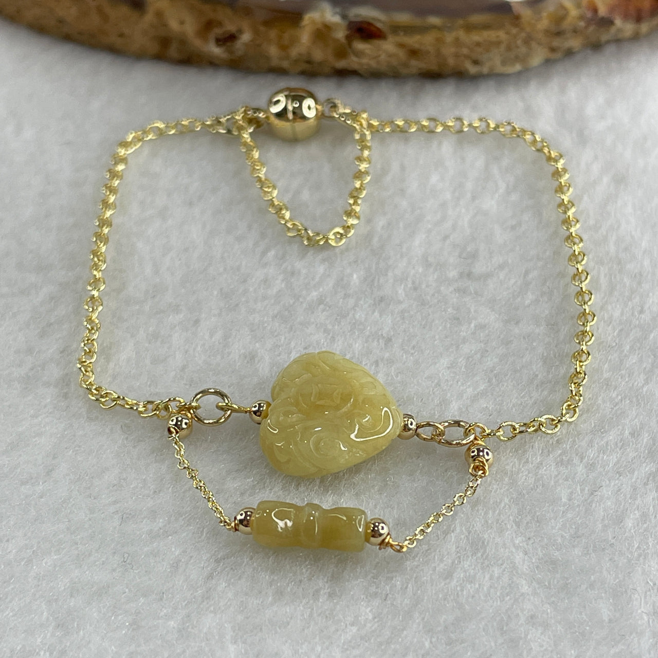 Natural Type A Yellowish Jadeite Heart Shape in Gold Color Bracelet 4.53g 17-22cm 14.3 by 12.5 by 5.3mm