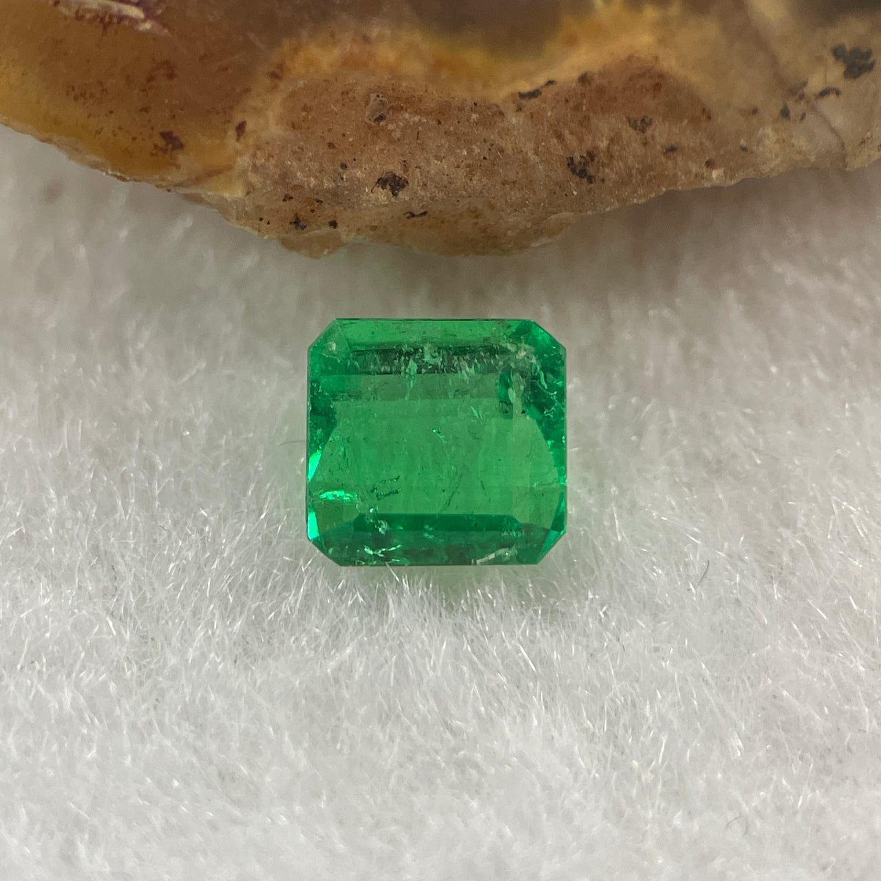 Natural Colombia Green Emerald (Beryl) Cut-Cornered Rectangular step cut 0.63ct 5.3 by 4.7 by 3.7mm - Huangs Jadeite and Jewelry Pte Ltd