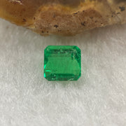 Natural Colombia Green Emerald (Beryl) Cut-Cornered Rectangular step cut 0.63ct 5.3 by 4.7 by 3.7mm - Huangs Jadeite and Jewelry Pte Ltd